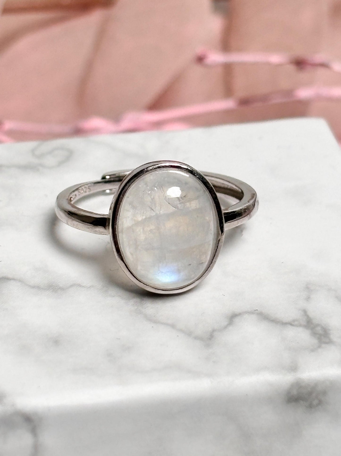 925 Silberring größenverstellbar mit ovalem Mondstein blauer Flash, Boho Edelsteinring