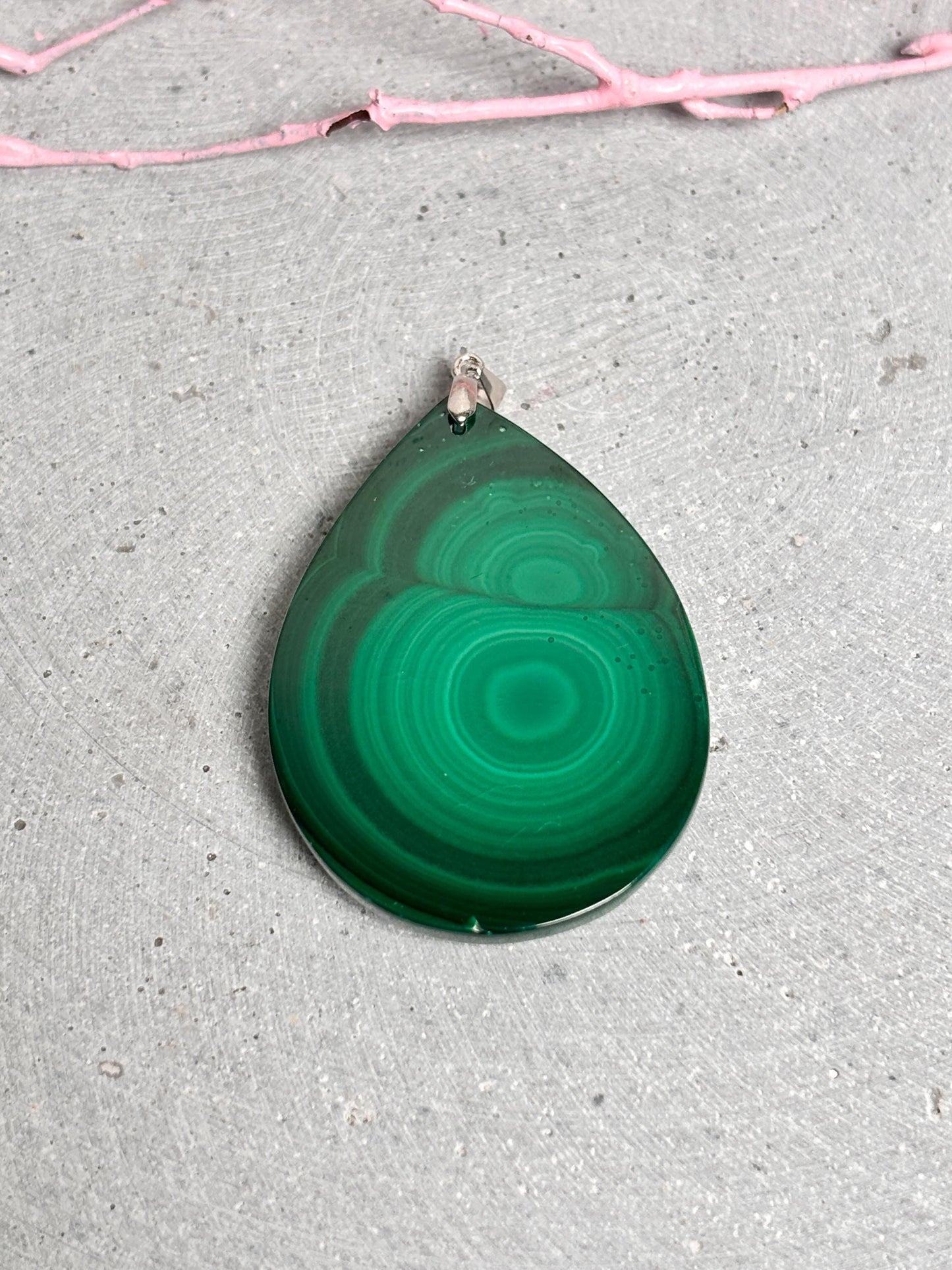 Malachit Tropfen Anhänger Edelstein Schmuck mit Silber Öse, einzigartiges Banding