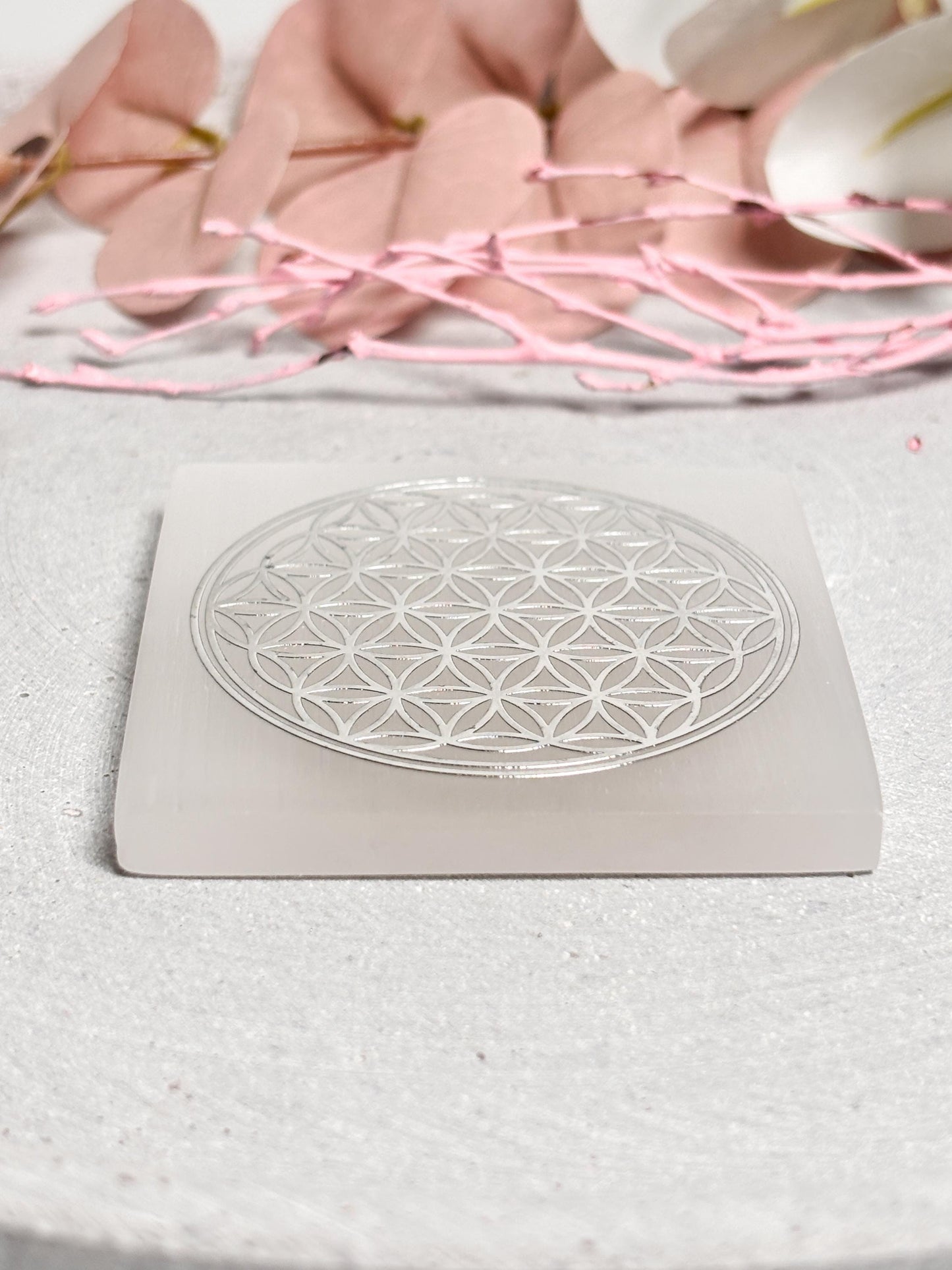 Kleine Selenit Platten mit Blume des Lebens in Silber Spirituelle Dekoration & Energetische Steinplatte