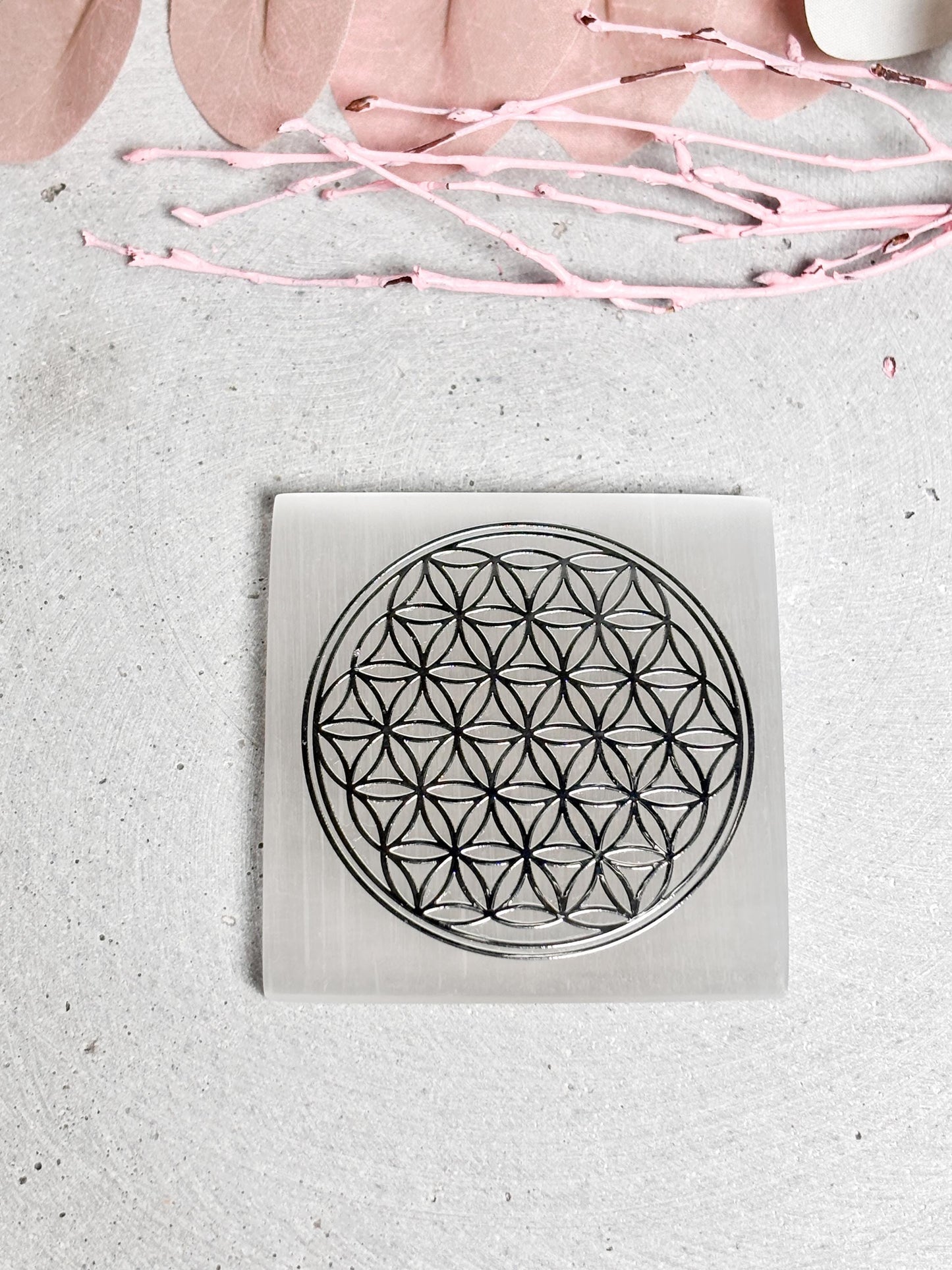 Kleine Selenit Platten mit Blume des Lebens in Silber Spirituelle Dekoration & Energetische Steinplatte