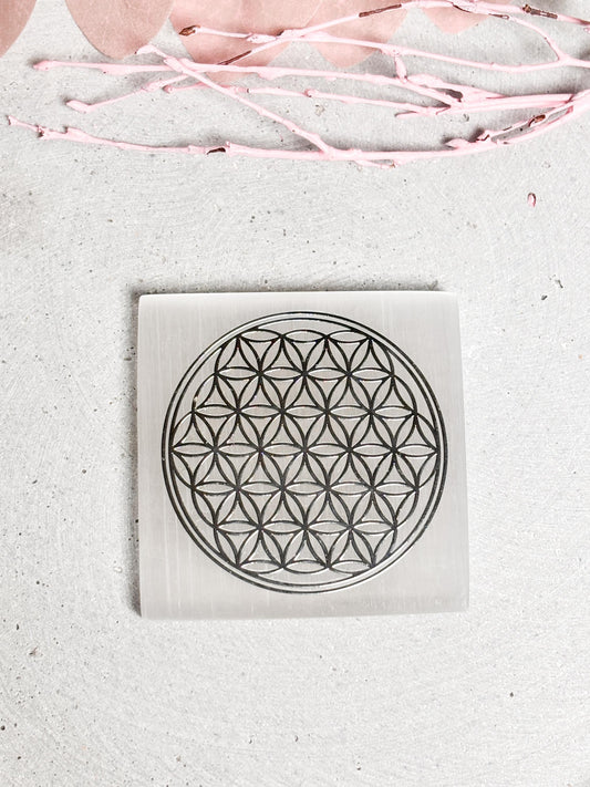 Kleine Selenit Platten mit Blume des Lebens in Silber  Spirituelle Dekoration & Energetische Steinplatte