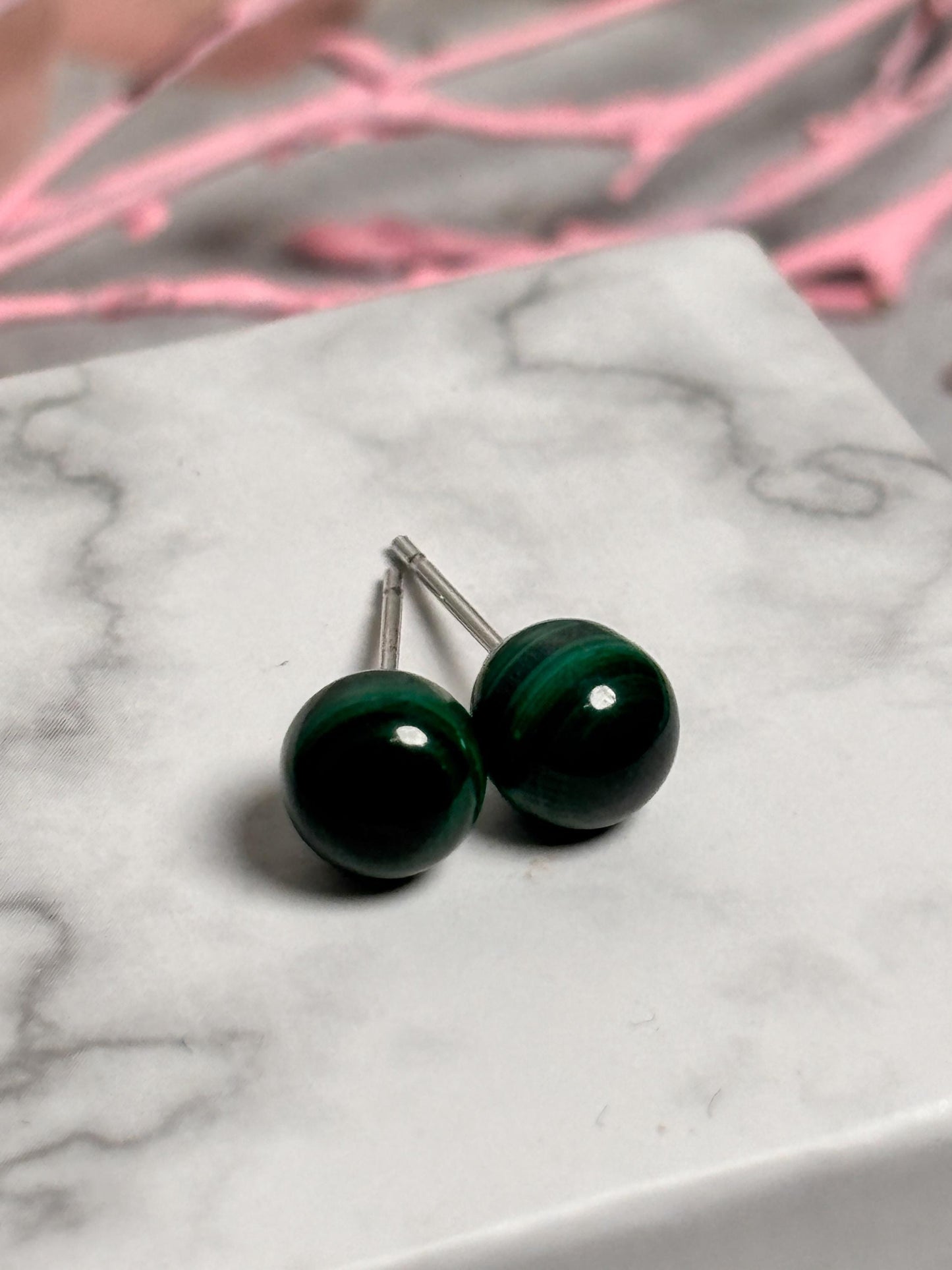 925 Silber Ohrstecker mit Malachit Perlen Natürlicher Edelsteinschmuck (7 mm)