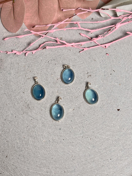 Aquamarin Kettenanhänger 925 Silber, oval geschliffen, echter Aquamarin Schmuck, Heilstein Anhänger, Silberfassung, elegant