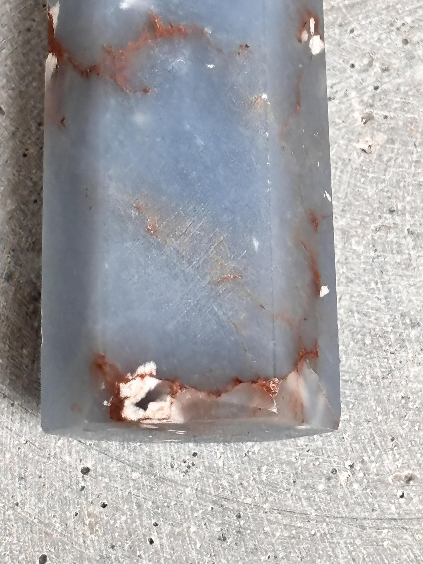 Kleiner Angelit Turm Sanfter blauer Heilstein für Ruhe, Harmonie & spirituelle Verbindung