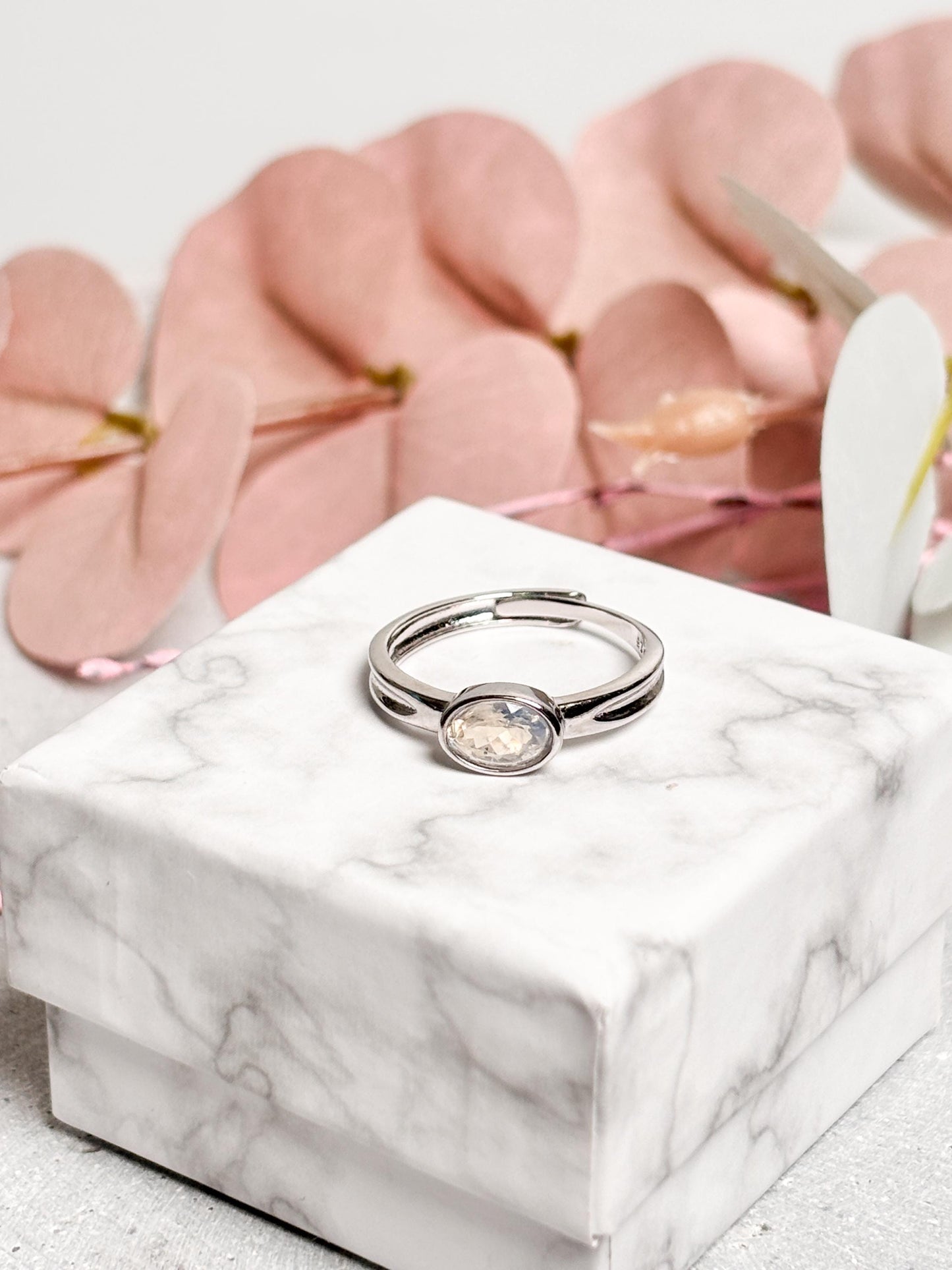 925 Silberring größenverstellbar mit ovalem Mondstein Boho Edelsteinring Damen, Silber Mondsteinring