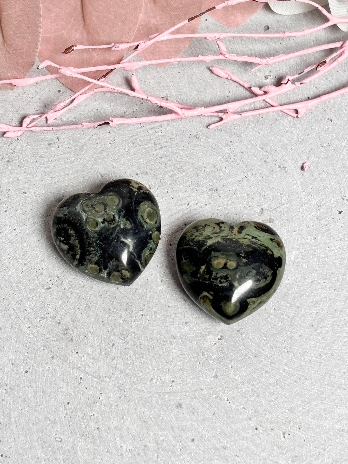 Kambaba Jaspis Herz Edelstein zur Dekoration oder als Geschenk Naturstein Herz Kristall für Achtsamkeit & Erdung