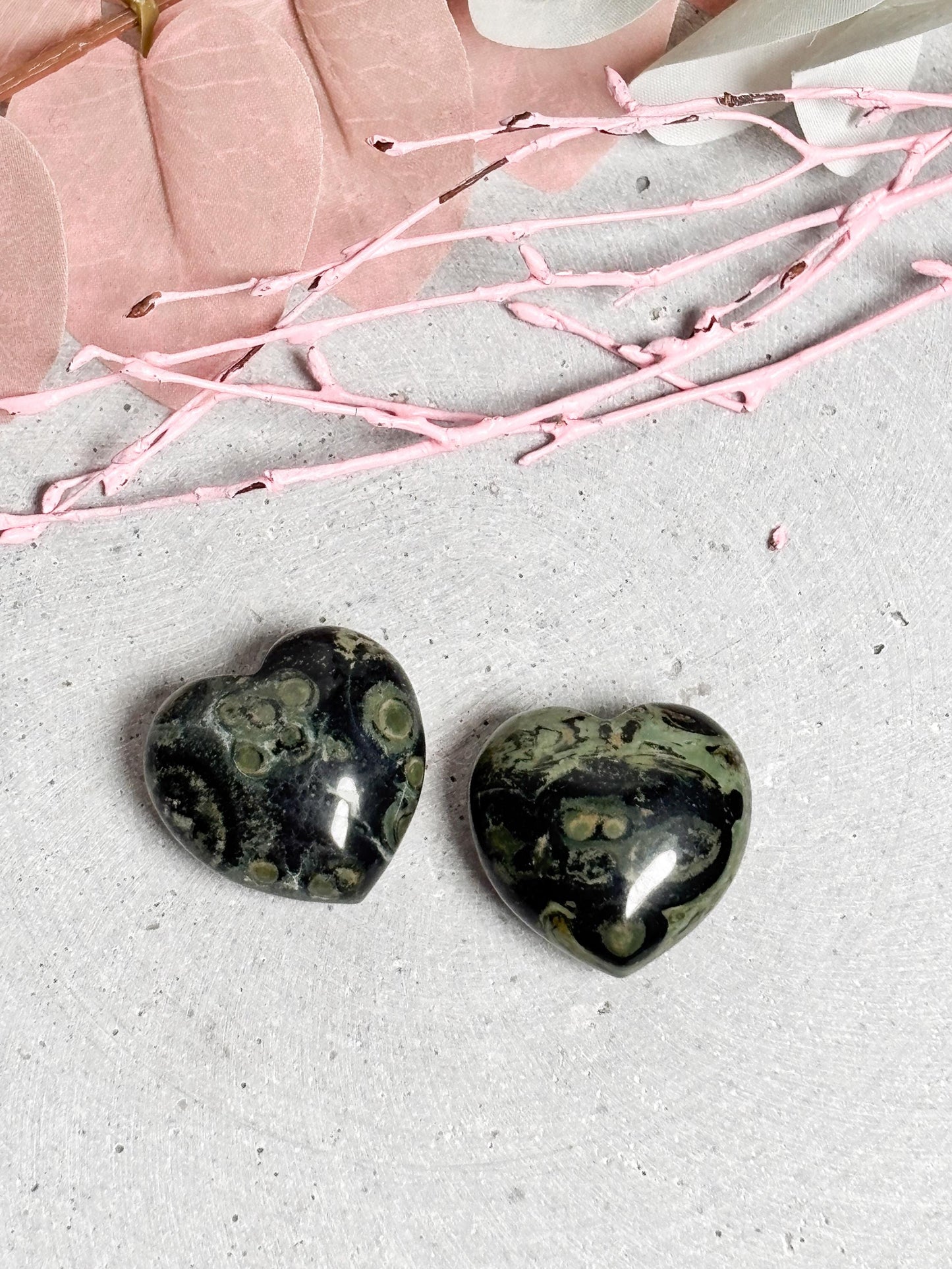 Kambaba Jaspis Herz Edelstein zur Dekoration oder als Geschenk Naturstein Herz Kristall für Achtsamkeit & Erdung