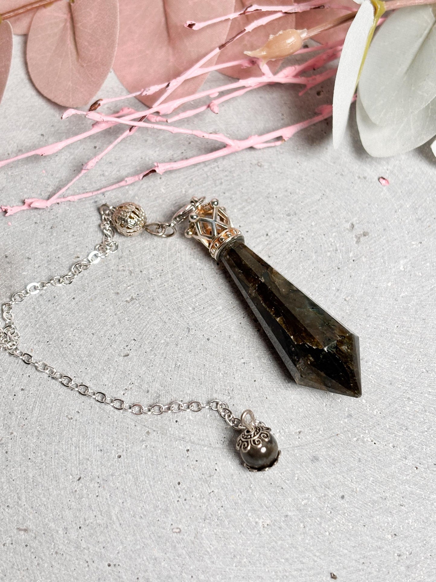 Labradorit Pendel mit Flash Antiker Look | Silberne Metallfassung | Spirituelles Werkzeug