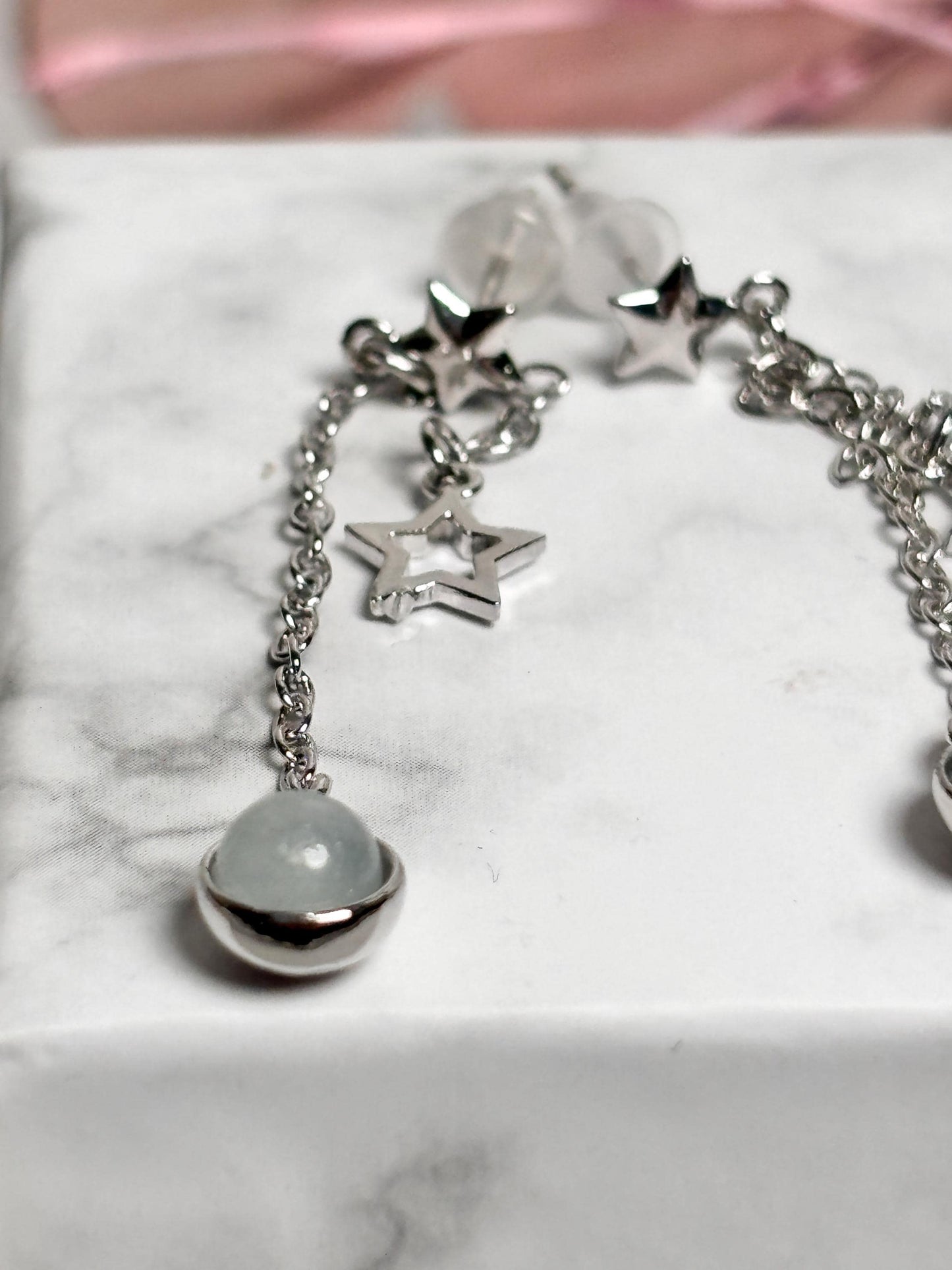 Hängeohrstecker mit Aquamarin Kugel und silbernem Stern, Edelstein Ohrringe, Aquamarin Schmuck Damen, Geschenkidee Sterne