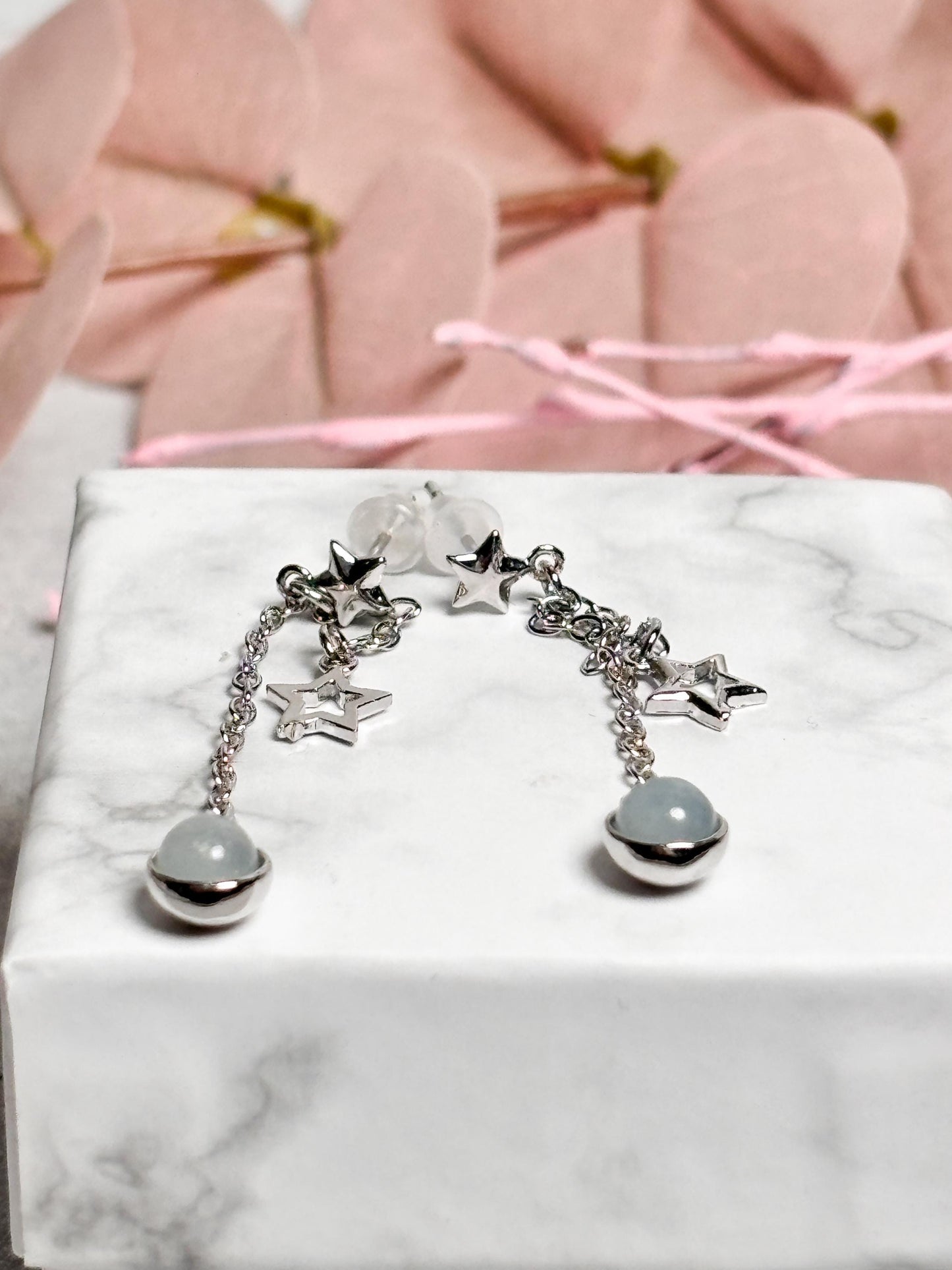 Hängeohrstecker mit Aquamarin Kugel und silbernem Stern, Edelstein Ohrringe, Aquamarin Schmuck Damen, Geschenkidee Sterne