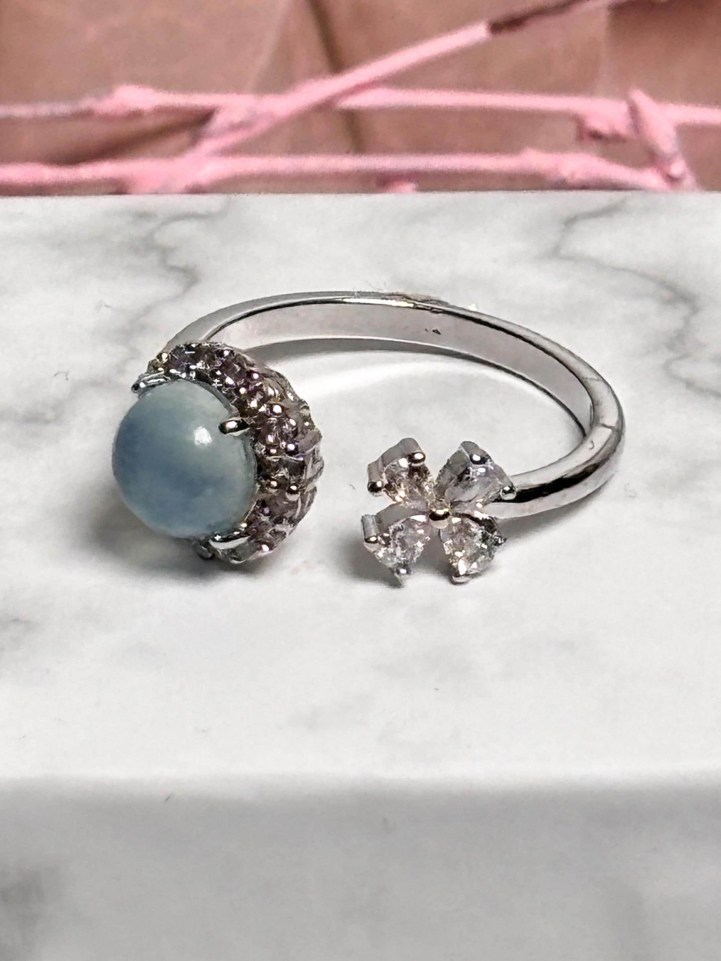 Verstellbarer Edelstahl Ring mit Aquamarin und Blume Offener Ring mit rundem Edelstein Größenverstellbarer Damenring