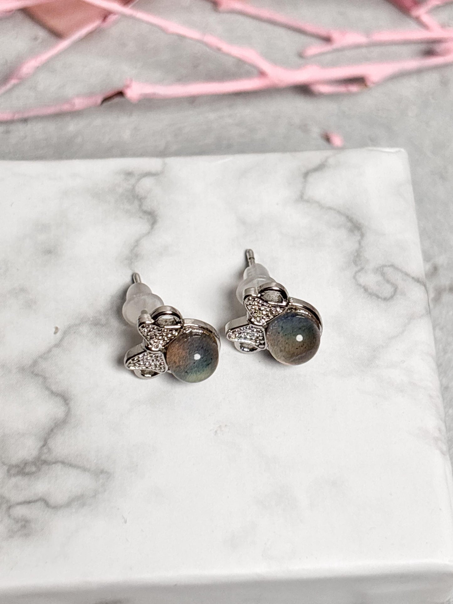 925 Silber Ohrstecker mit Labradorit Kugel und Schleifchen Zarter Edelstein Ohrschmuck Geschenkidee für Frauen Silber Ohrringe