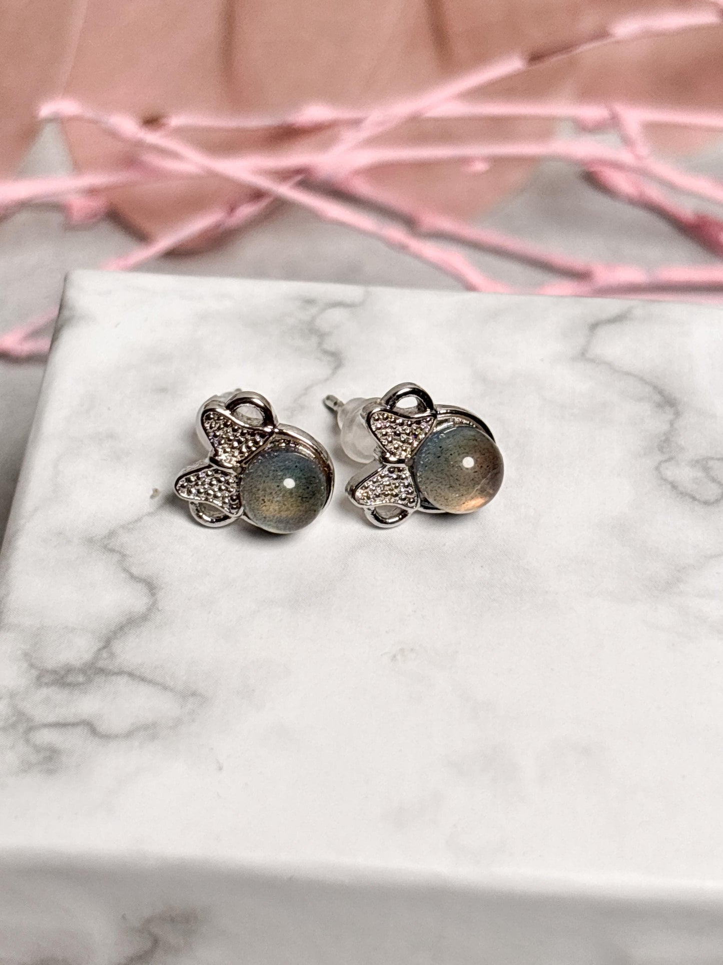 925 Silber Ohrstecker mit Labradorit Kugel und Schleifchen Zarter Edelstein Ohrschmuck Geschenkidee für Frauen Silber Ohrringe