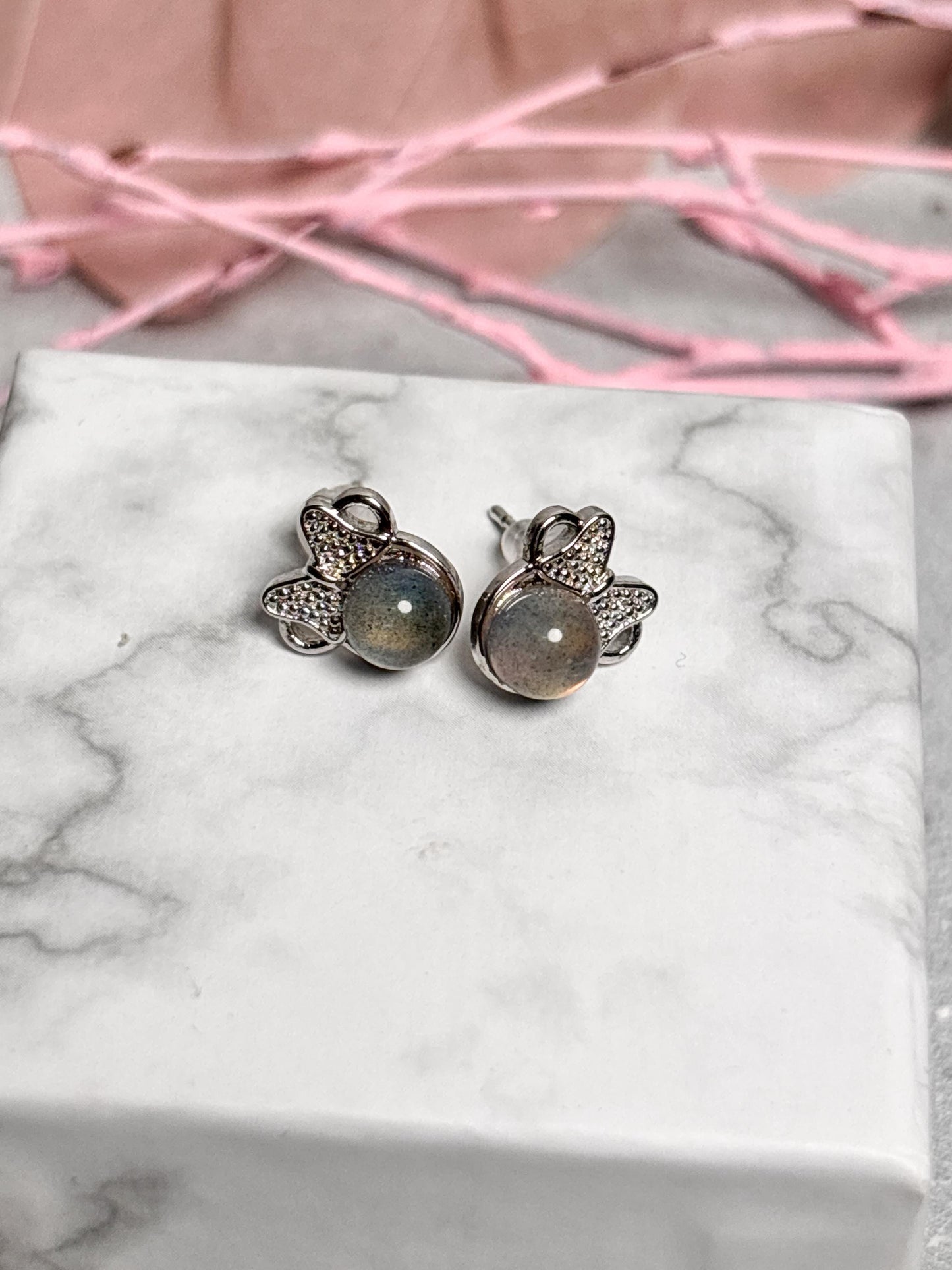 925 Silber Ohrstecker mit Labradorit Kugel und Schleifchen Zarter Edelstein Ohrschmuck Geschenkidee für Frauen Silber Ohrringe