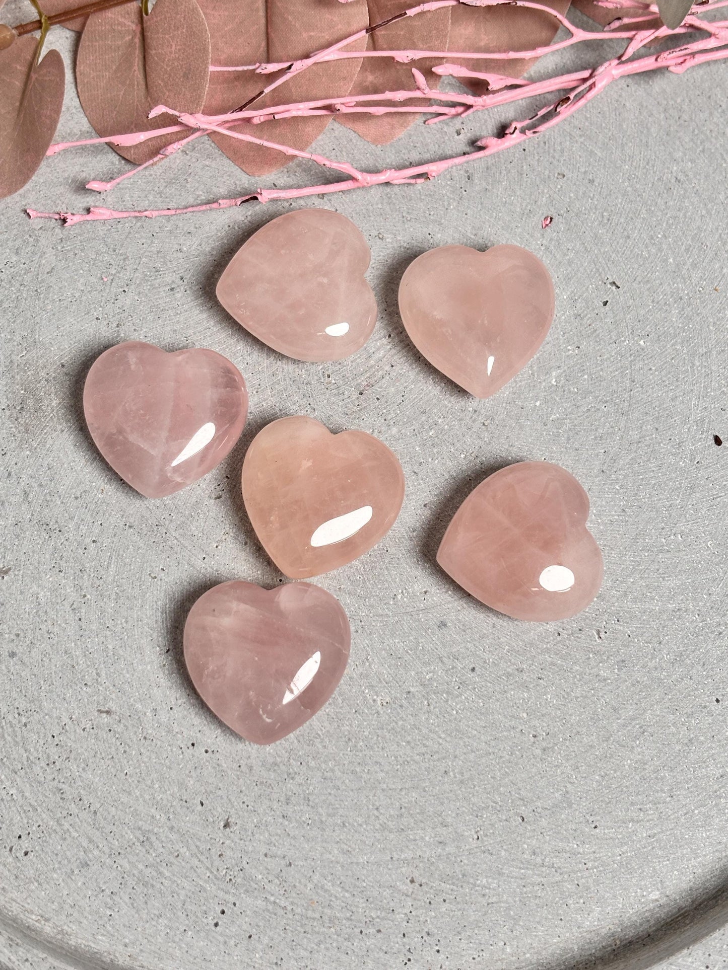Kleine Rosenquarz Herzen Perfekt als Deko, Geschenk oder Glücksbringer für unterwegs