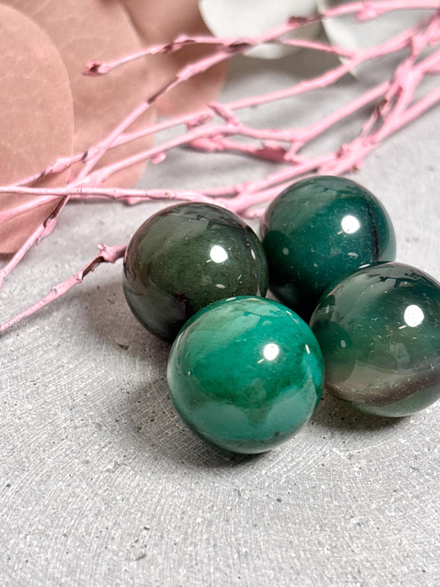 Grüne Achat Kugel 2cm Kleine Edelstein Kugel aus Achat Polierter Heilstein Dekokugel Achat Sphäre grün Spiritueller Kristall
