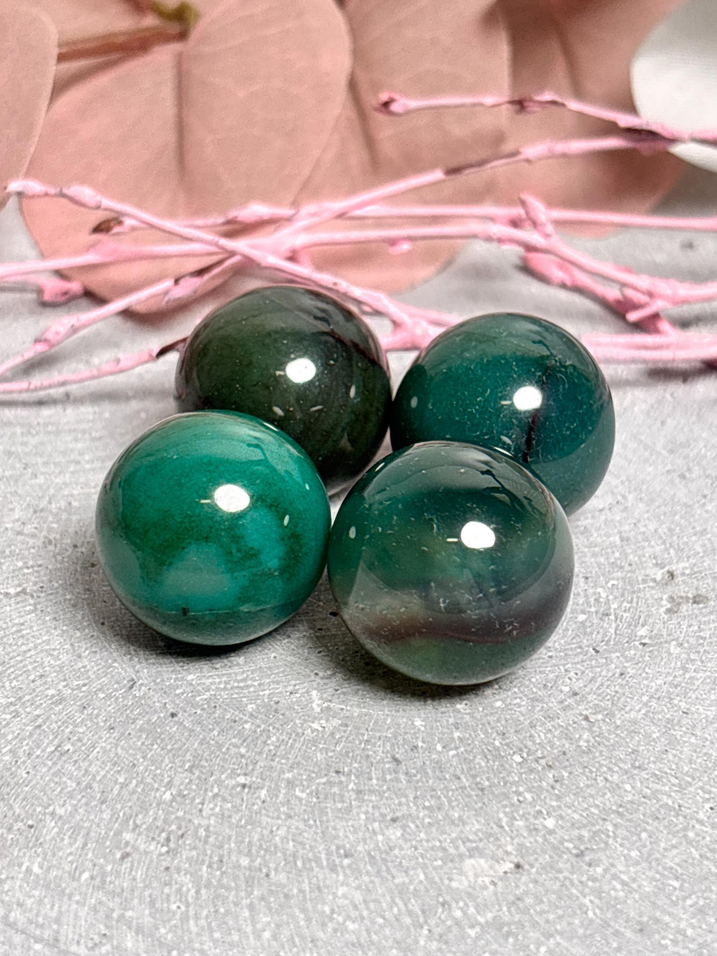 Grüne Achat Kugel 2cm Kleine Edelstein Kugel aus Achat Polierter Heilstein Dekokugel Achat Sphäre grün Spiritueller Kristall