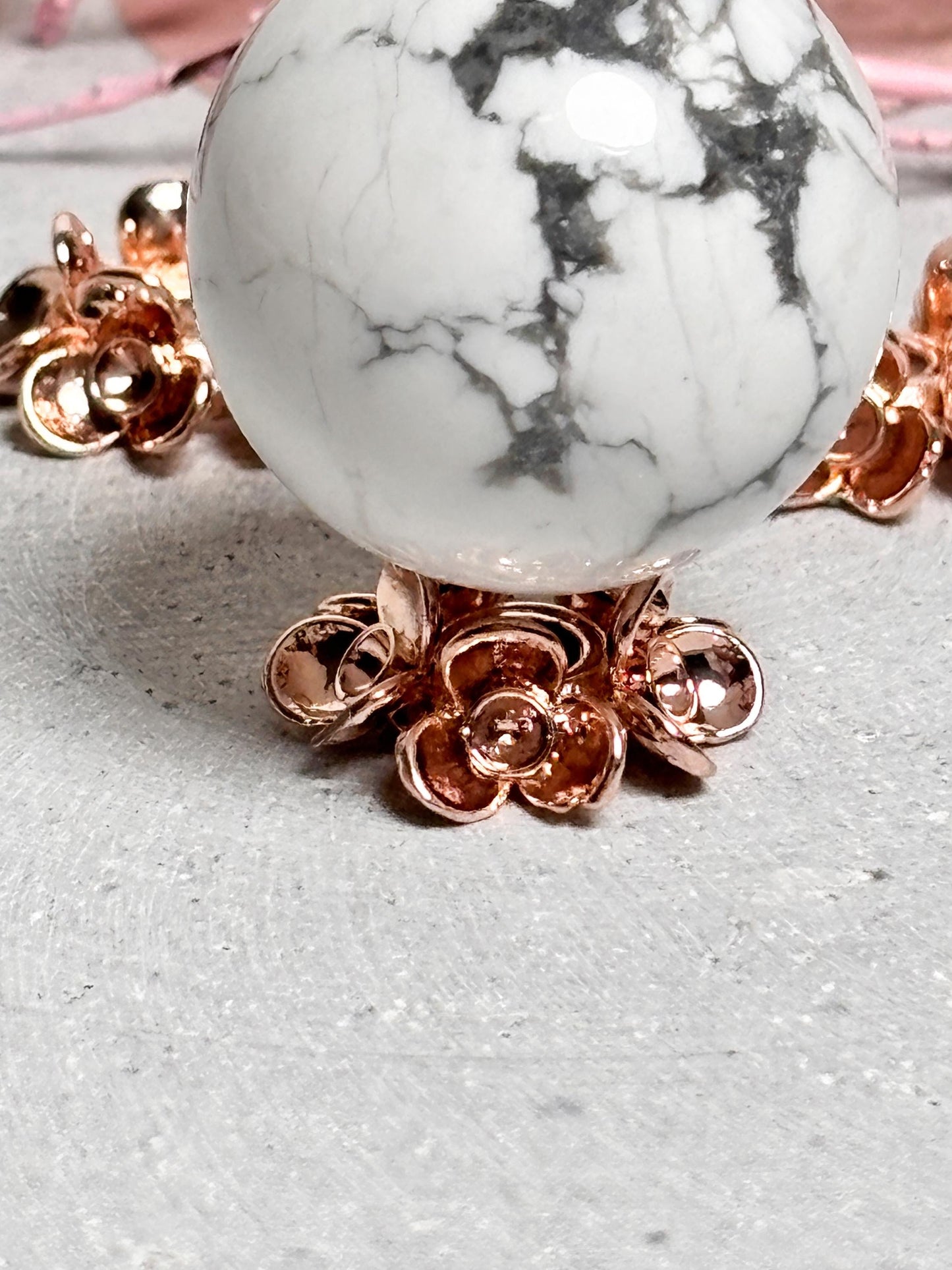 Kleiner Kugelhalter für Mini Kristallkugeln Roségoldener Ständer | Deko & Spirituelles Zubehör