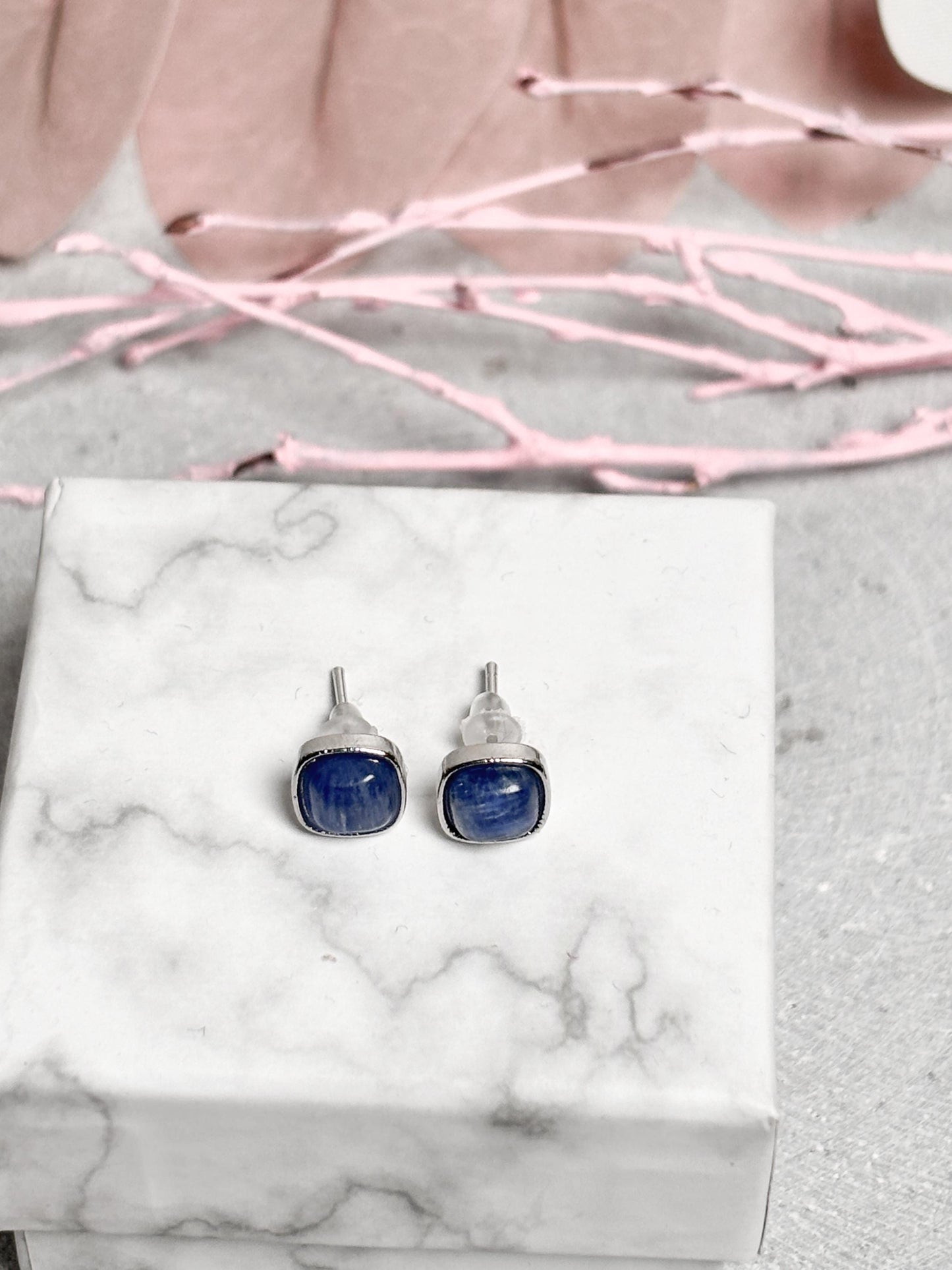 925 Silber Ohrstecker mit Kyanit quadratische Edelstein Ohrringe, eleganter Silberschmuck