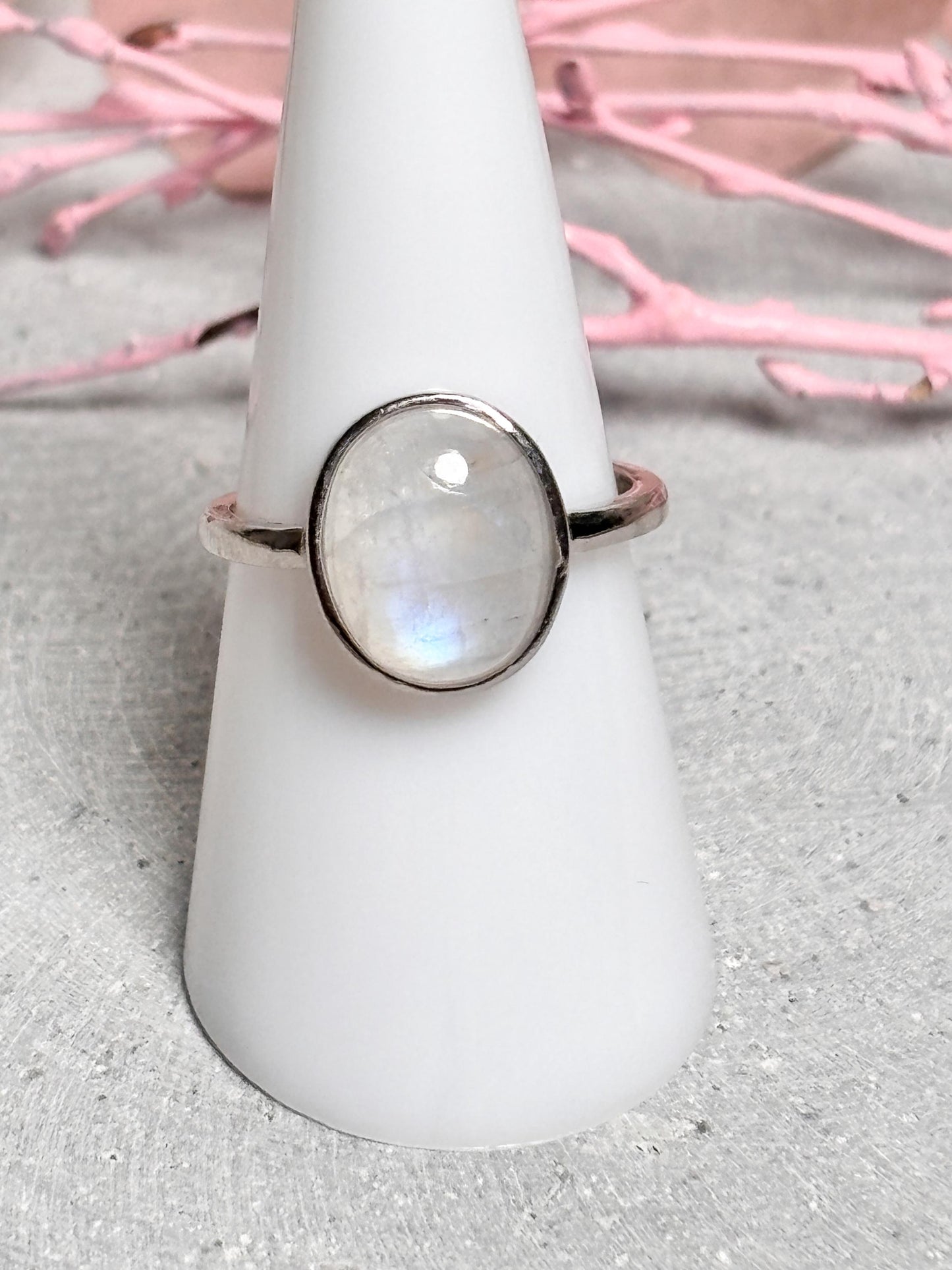 925 Silberring größenverstellbar mit ovalem Mondstein blauer Flash, Boho Edelsteinring