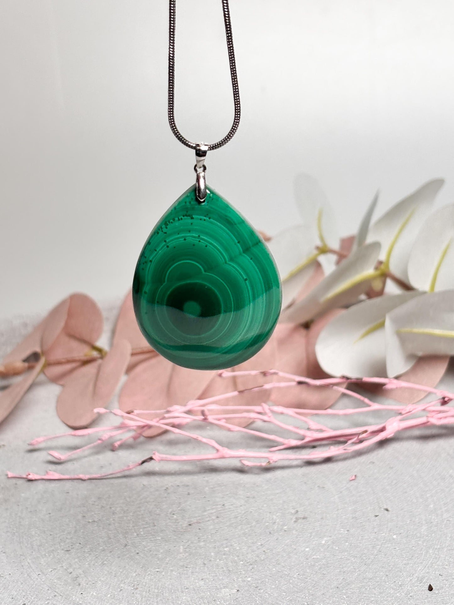 Malachit Tropfen Anhänger Edelstein Schmuck mit Silber Öse, einzigartiges Banding