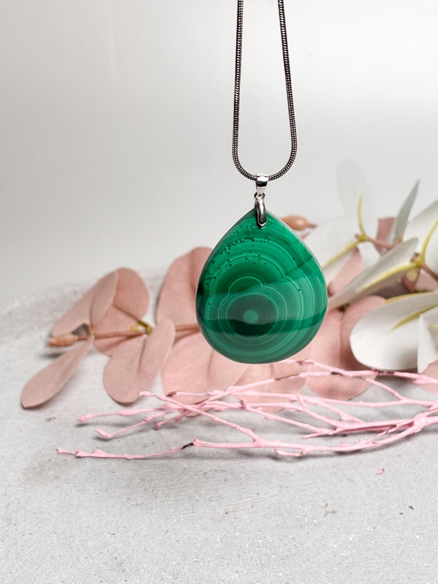Malachit Tropfen Anhänger Edelstein Schmuck mit Silber Öse, einzigartiges Banding