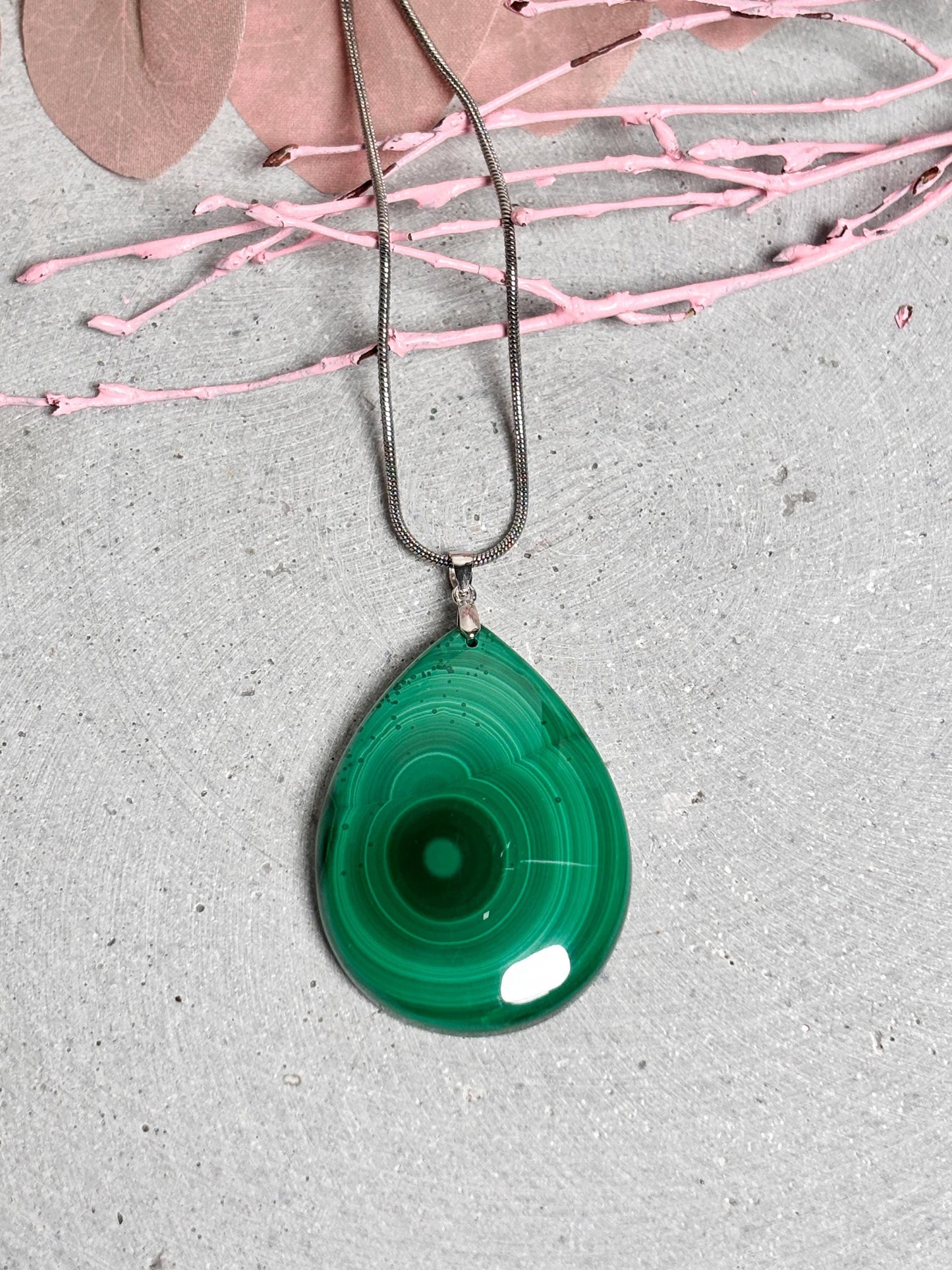 Malachit Tropfen Anhänger Edelstein Schmuck mit Silber Öse, einzigartiges Banding