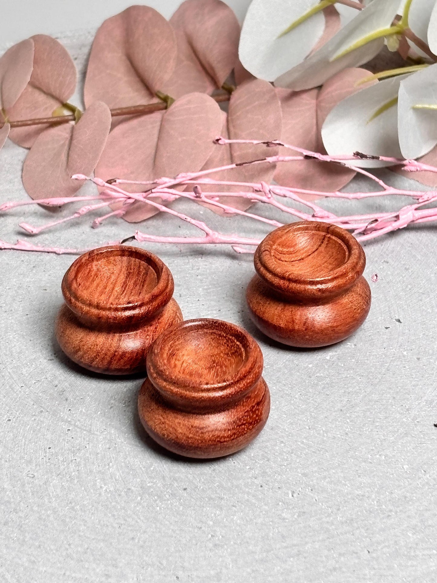 Holz Kugel Halter für kleine Kristallkugeln Dekorativer Ständer aus Holz für Natursteine und Kristalle