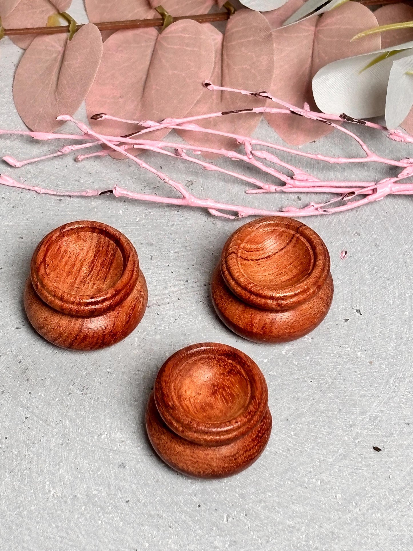 Holz Kugel Halter für kleine Kristallkugeln Dekorativer Ständer aus Holz für Natursteine und Kristalle