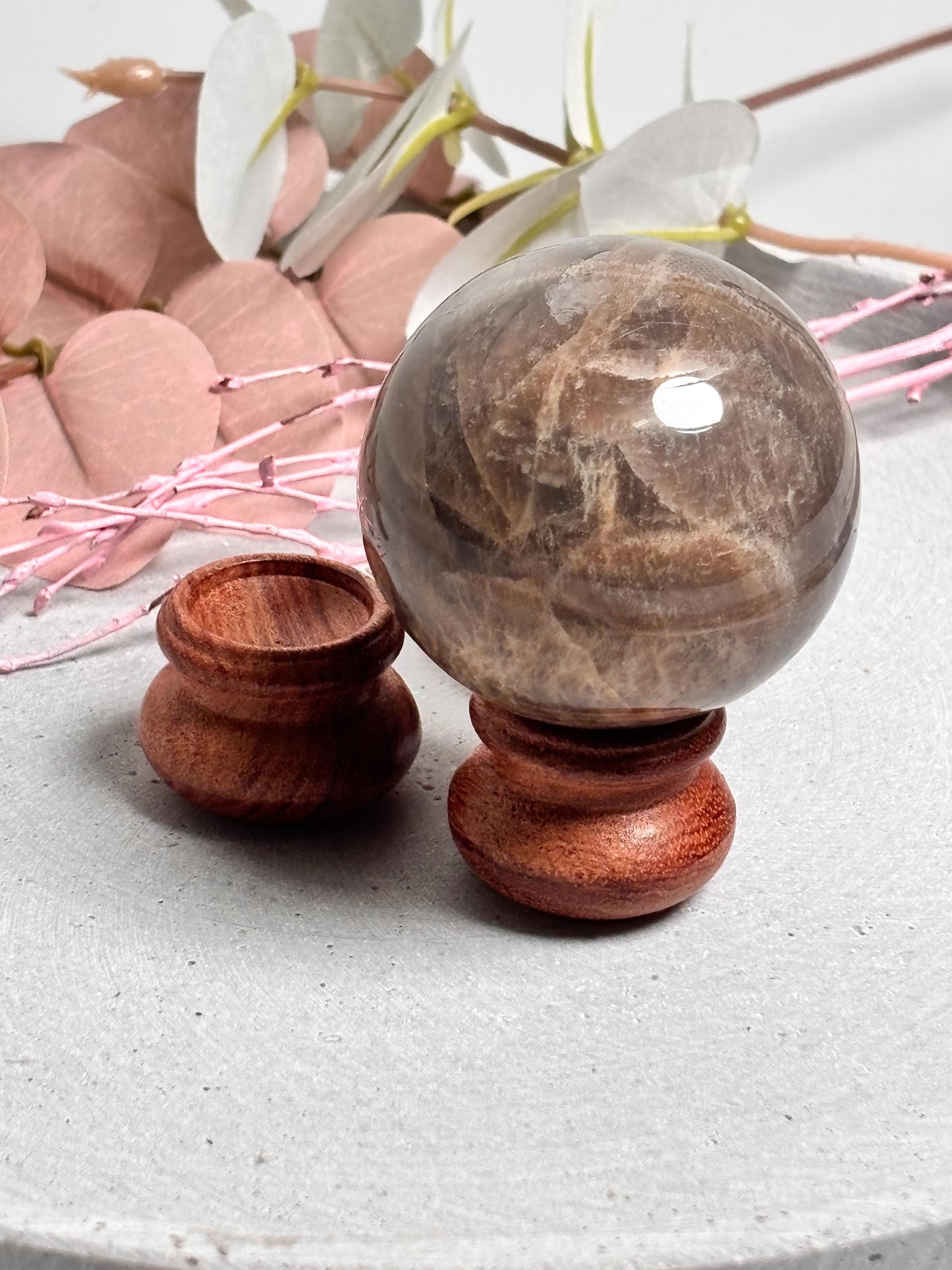 Holz Kugel Halter für kleine Kristallkugeln Dekorativer Ständer aus Holz für Natursteine und Kristalle