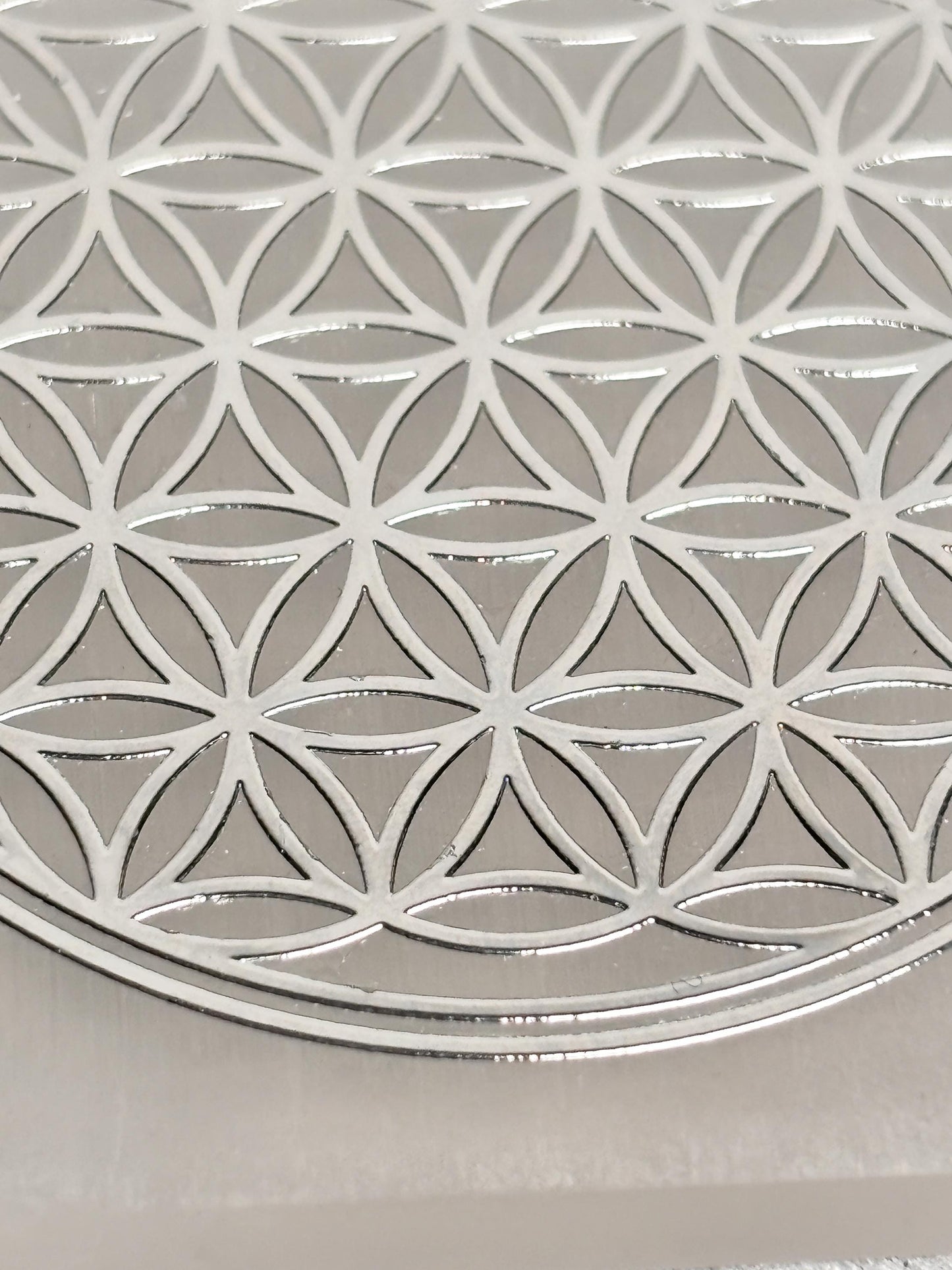 Kleine Selenit Platten mit Blume des Lebens in Silber Spirituelle Dekoration & Energetische Steinplatte