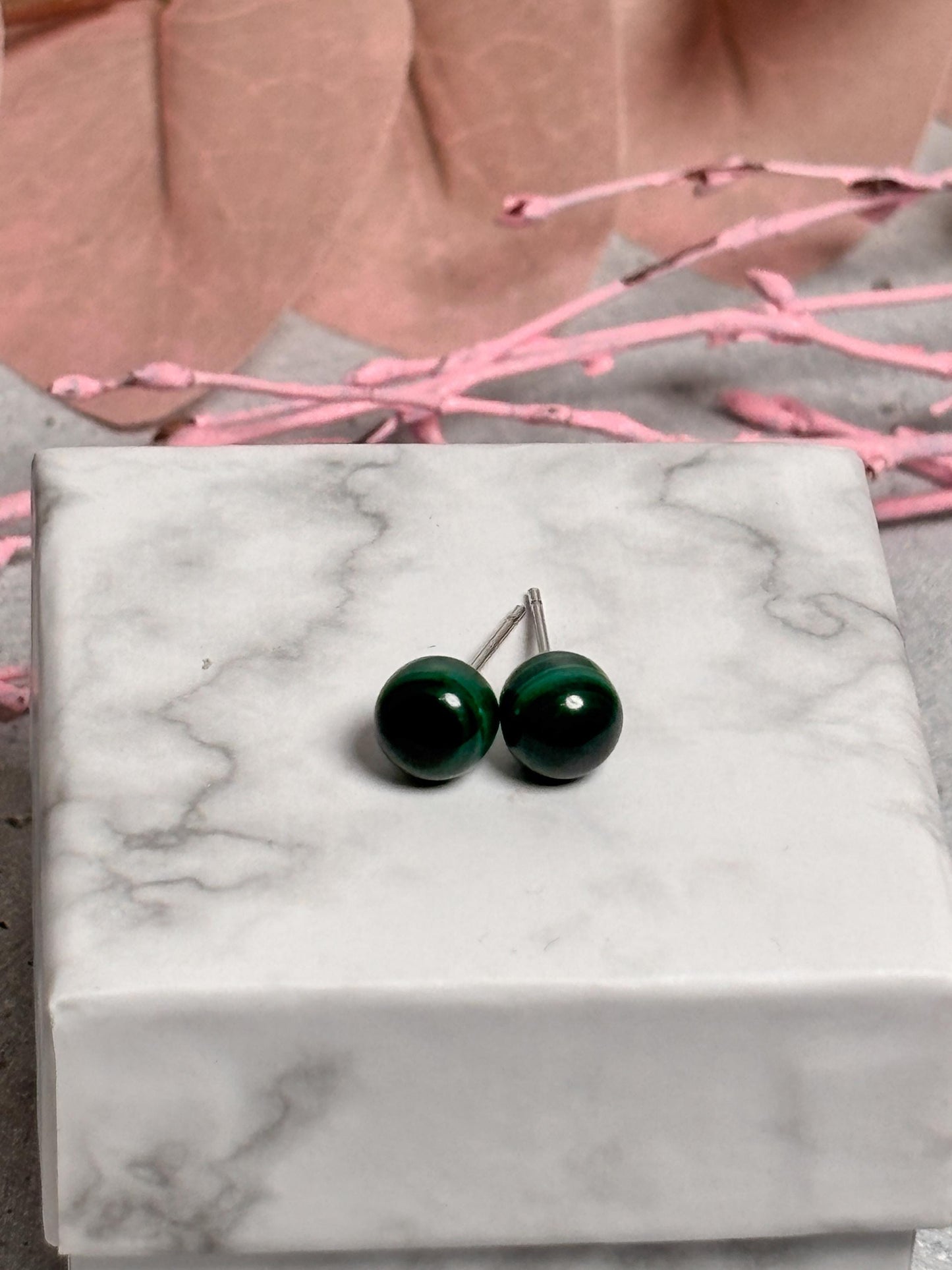 925 Silber Ohrstecker mit Malachit Perlen Natürlicher Edelsteinschmuck (7 mm)