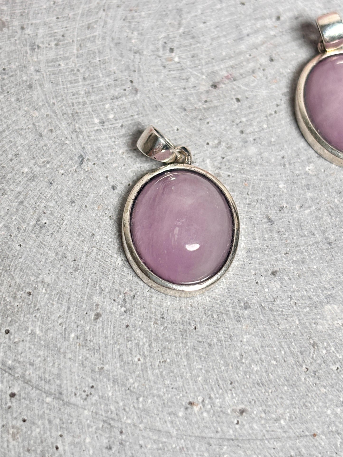 925 Silber Kunzit Anhänger oval Glatter Edelstein Kettenanhänger, hochwertig gefasst