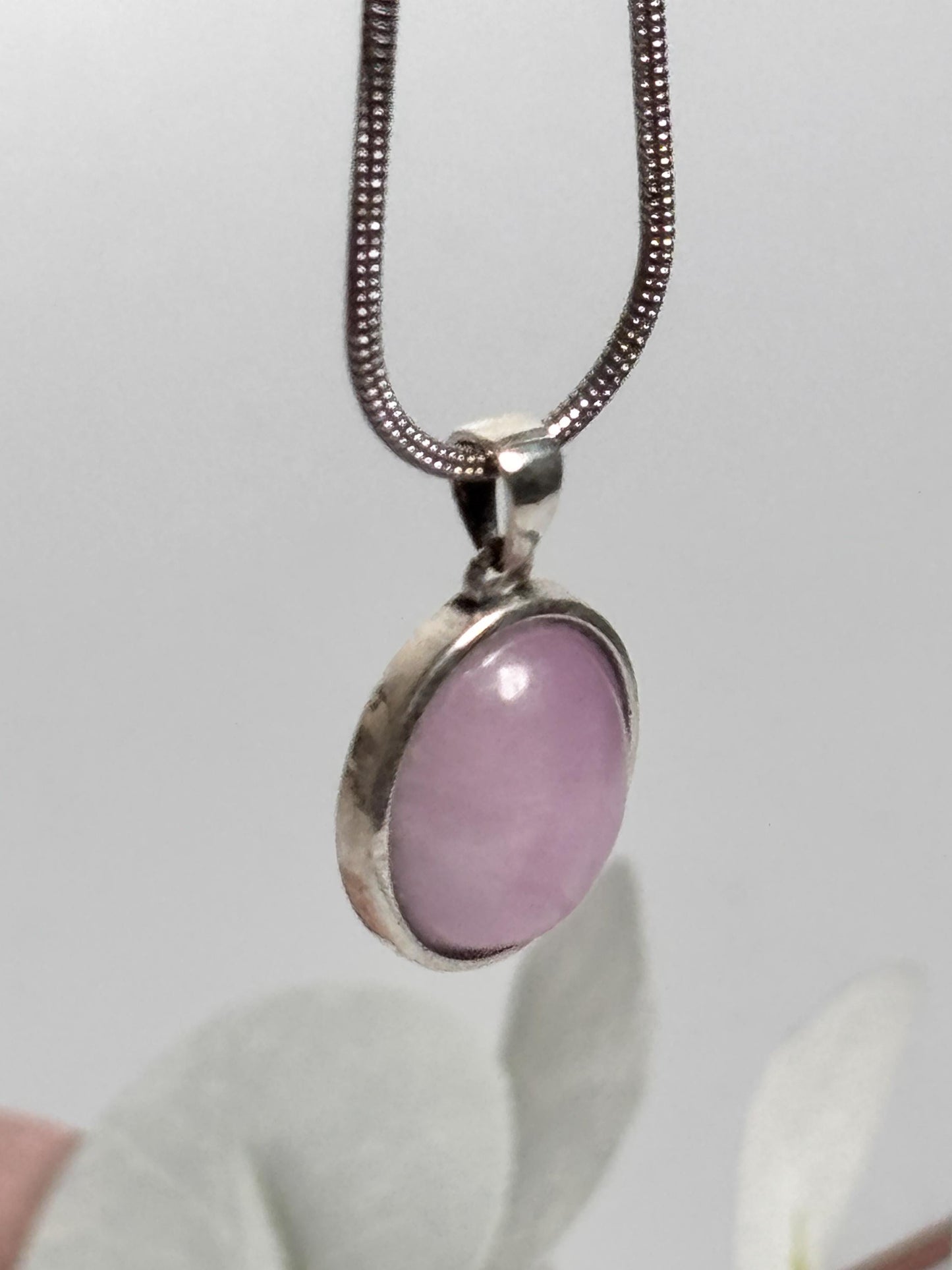 925 Silber Kunzit Anhänger oval Glatter Edelstein Kettenanhänger, hochwertig gefasst
