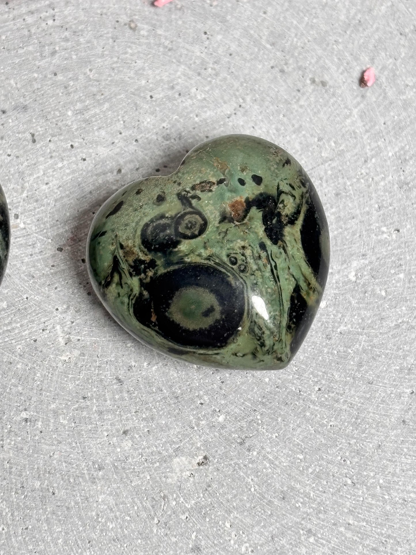 Kambaba Jaspis Herz Edelstein zur Dekoration oder als Geschenk Naturstein Herz Kristall für Achtsamkeit & Erdung