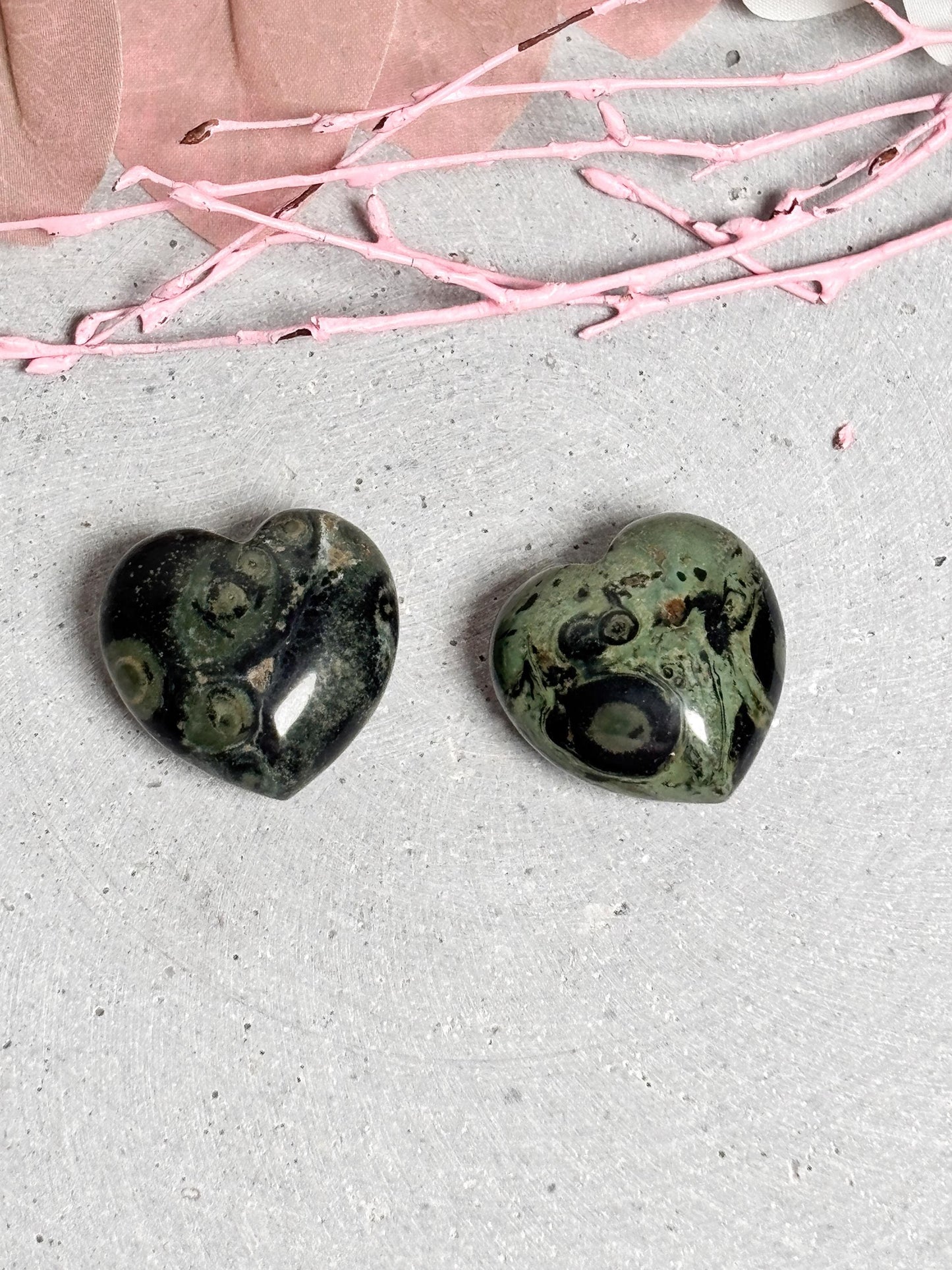 Kambaba Jaspis Herz Edelstein zur Dekoration oder als Geschenk Naturstein Herz Kristall für Achtsamkeit & Erdung