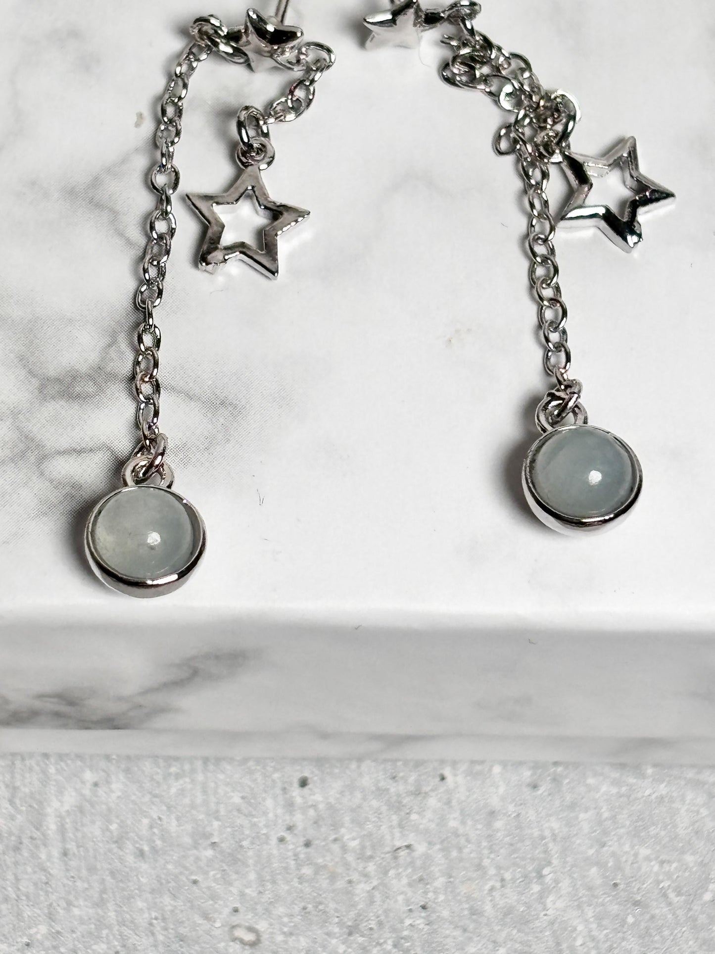 Hängeohrstecker mit Aquamarin Kugel und silbernem Stern, Edelstein Ohrringe, Aquamarin Schmuck Damen, Geschenkidee Sterne