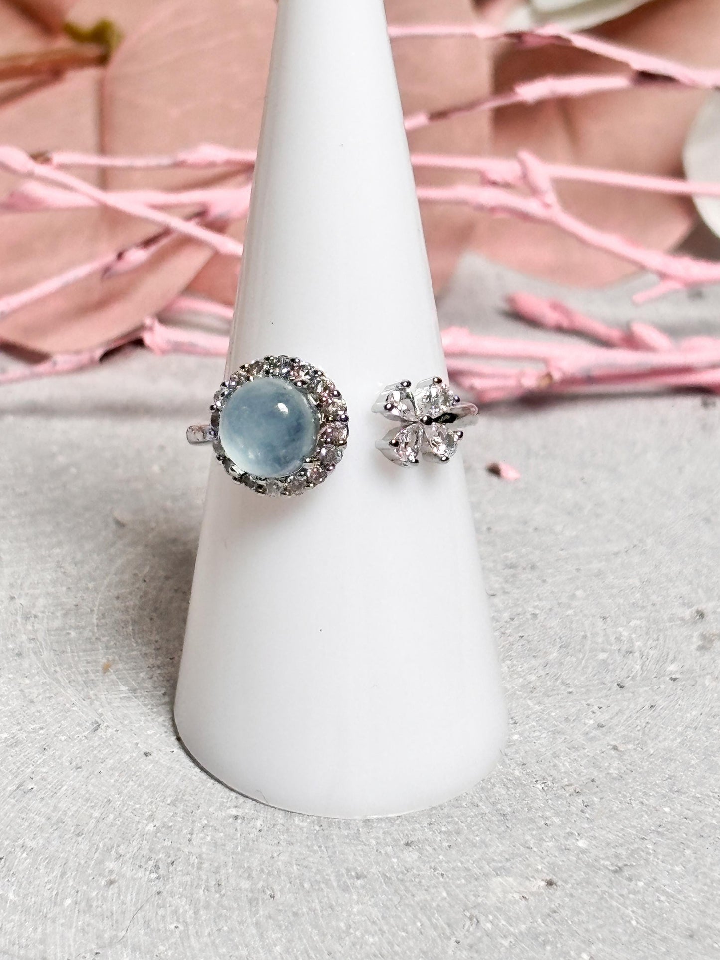 Verstellbarer Edelstahl Ring mit Aquamarin und Blume Offener Ring mit rundem Edelstein Größenverstellbarer Damenring
