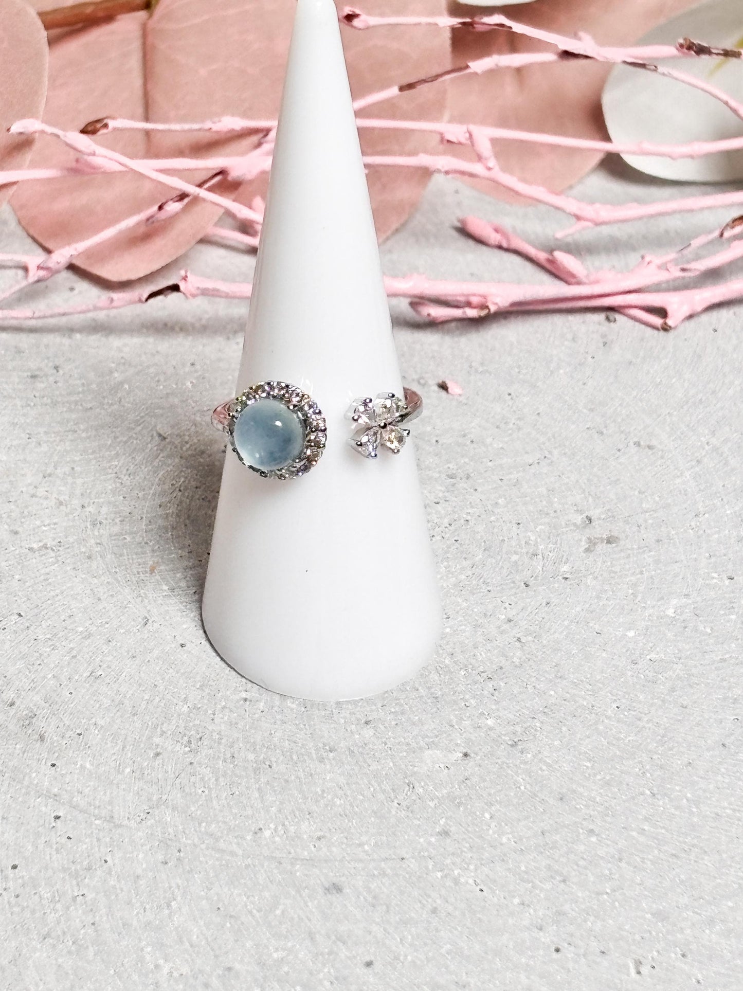Verstellbarer Edelstahl Ring mit Aquamarin und Blume Offener Ring mit rundem Edelstein Größenverstellbarer Damenring