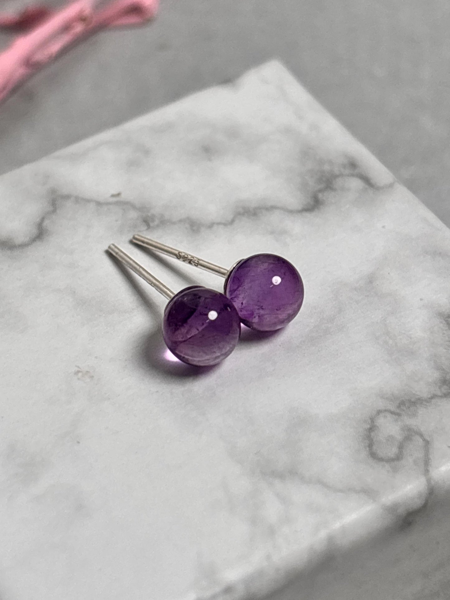 Amethyst Ohrstecker 925 Silber Edelsteinschmuck für Damen, lila Heilstein Ohrringe, zeitlose Ohrstecker