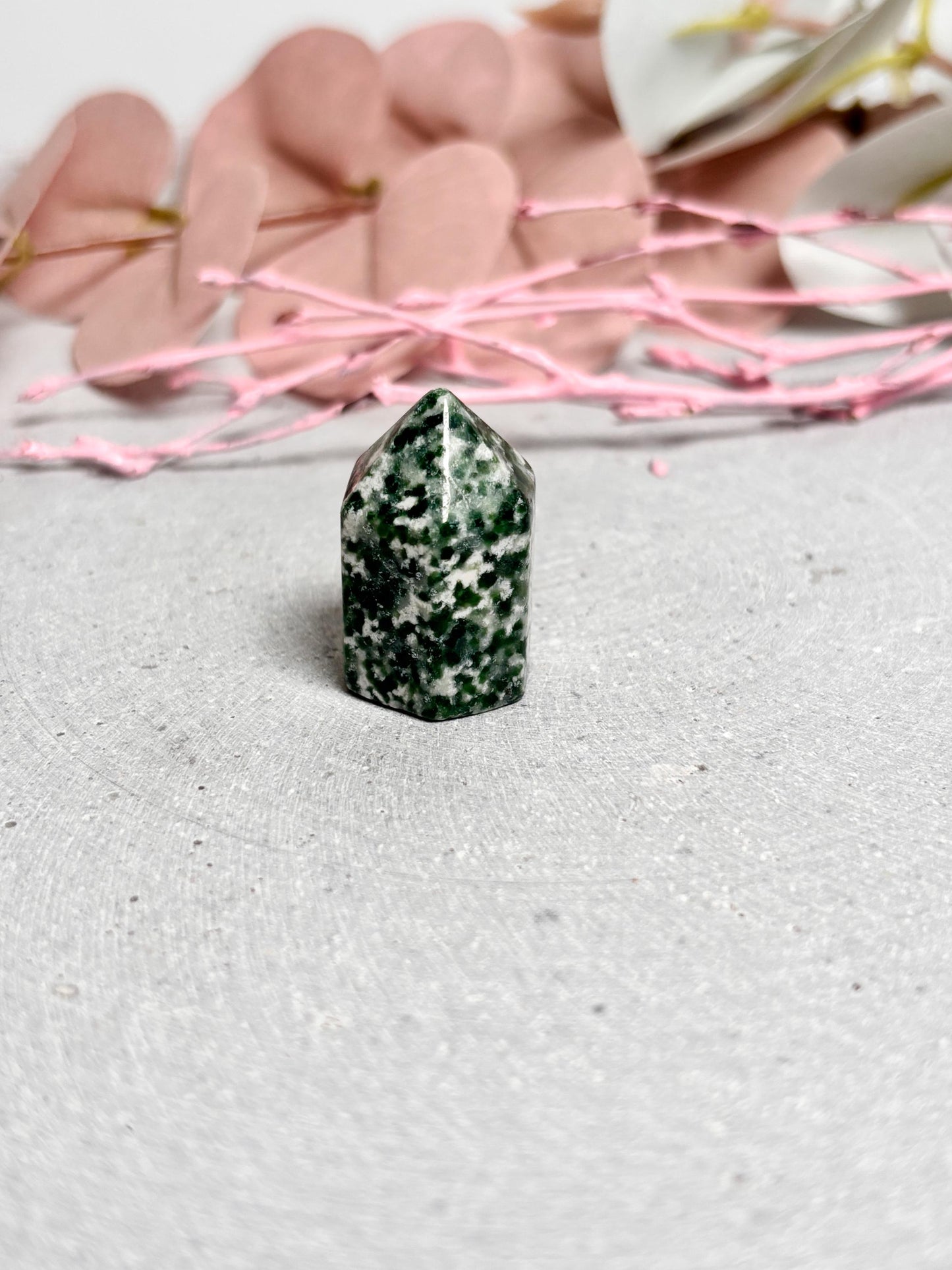 Kleine Edelstein Türme Mini Kristalle als Geschenk & Deko Spirituelle Deko mit Heilsteinen | Ideal für Altar, Meditation, Tisch