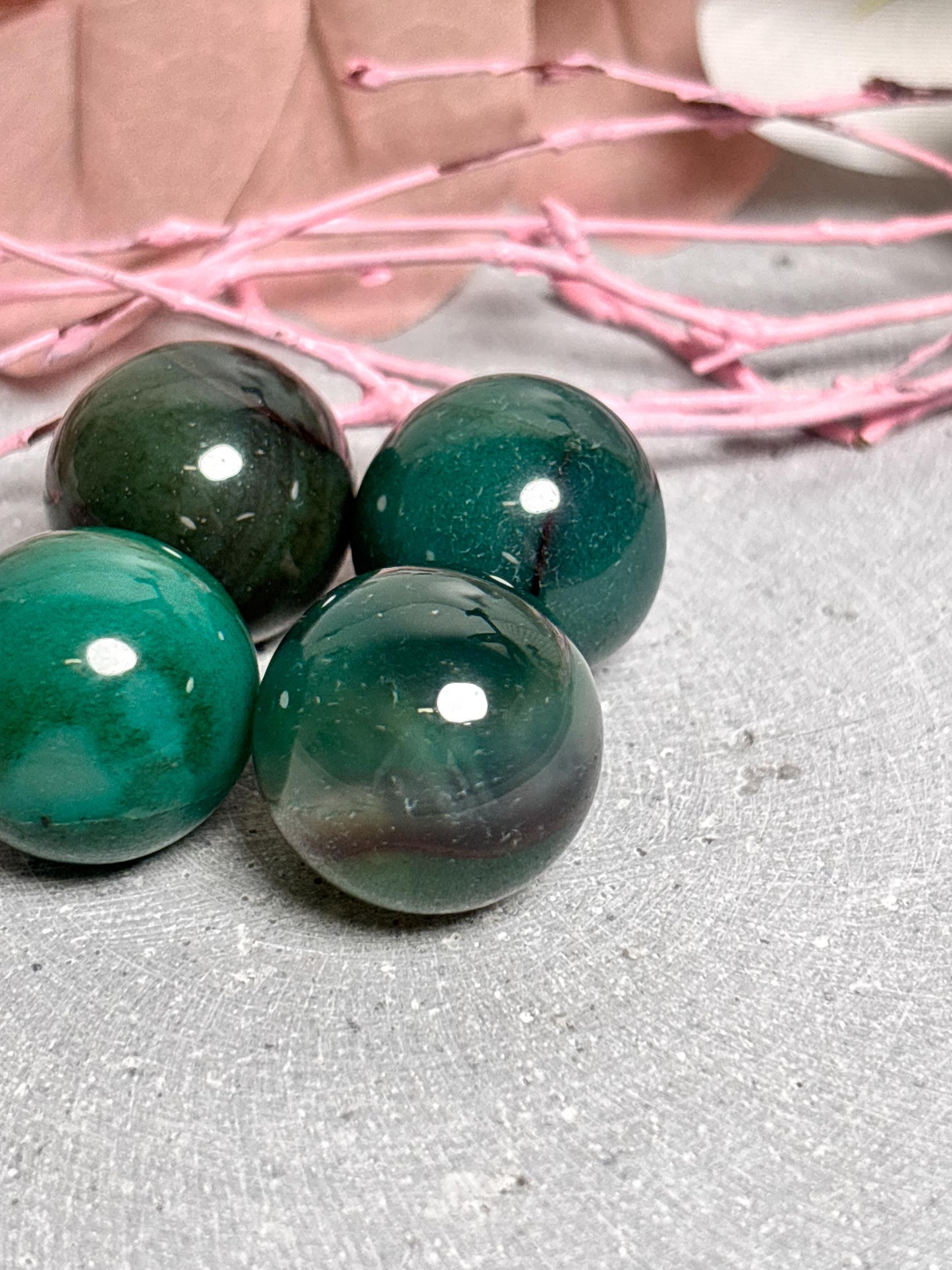 Grüne Achat Kugel 2cm Kleine Edelstein Kugel aus Achat Polierter Heilstein Dekokugel Achat Sphäre grün Spiritueller Kristall
