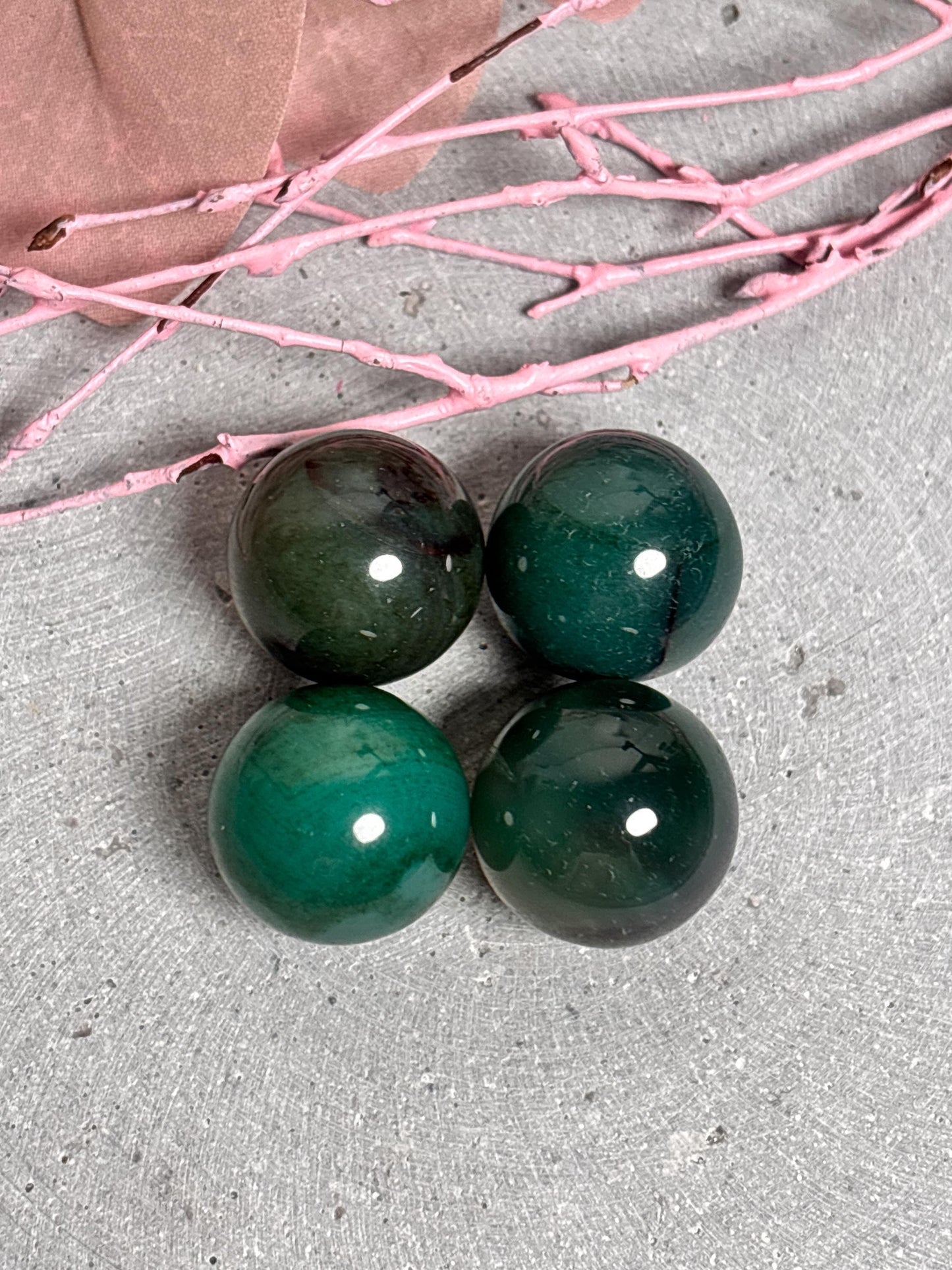Grüne Achat Kugel 2cm Kleine Edelstein Kugel aus Achat Polierter Heilstein Dekokugel Achat Sphäre grün Spiritueller Kristall