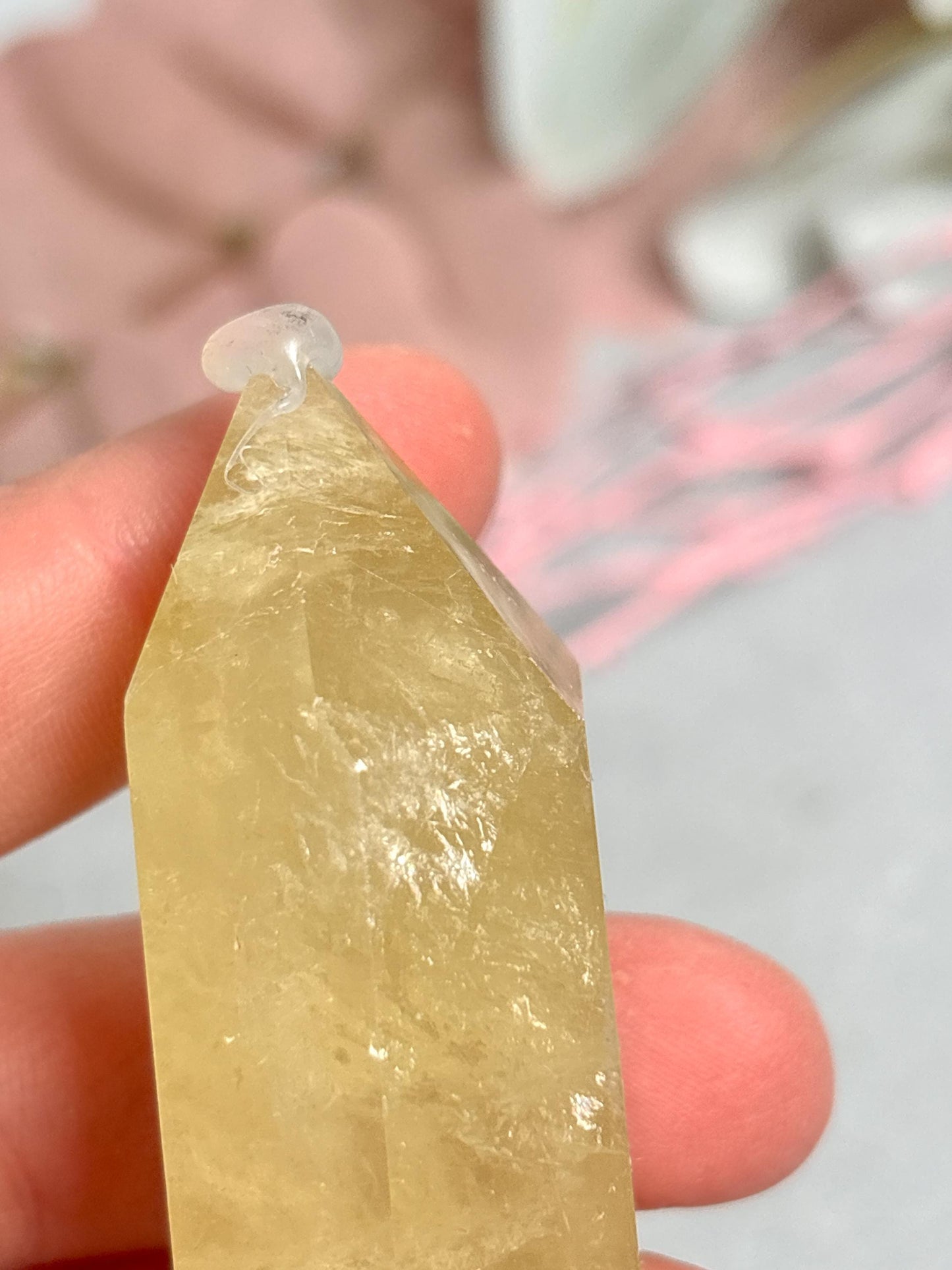 Kleiner Citrin Turm mit Regenbogen | Naturkristall Spitze | Citrin Kristall Deko | Regenbogenkristall | Geschenk für Kristallliebhaber