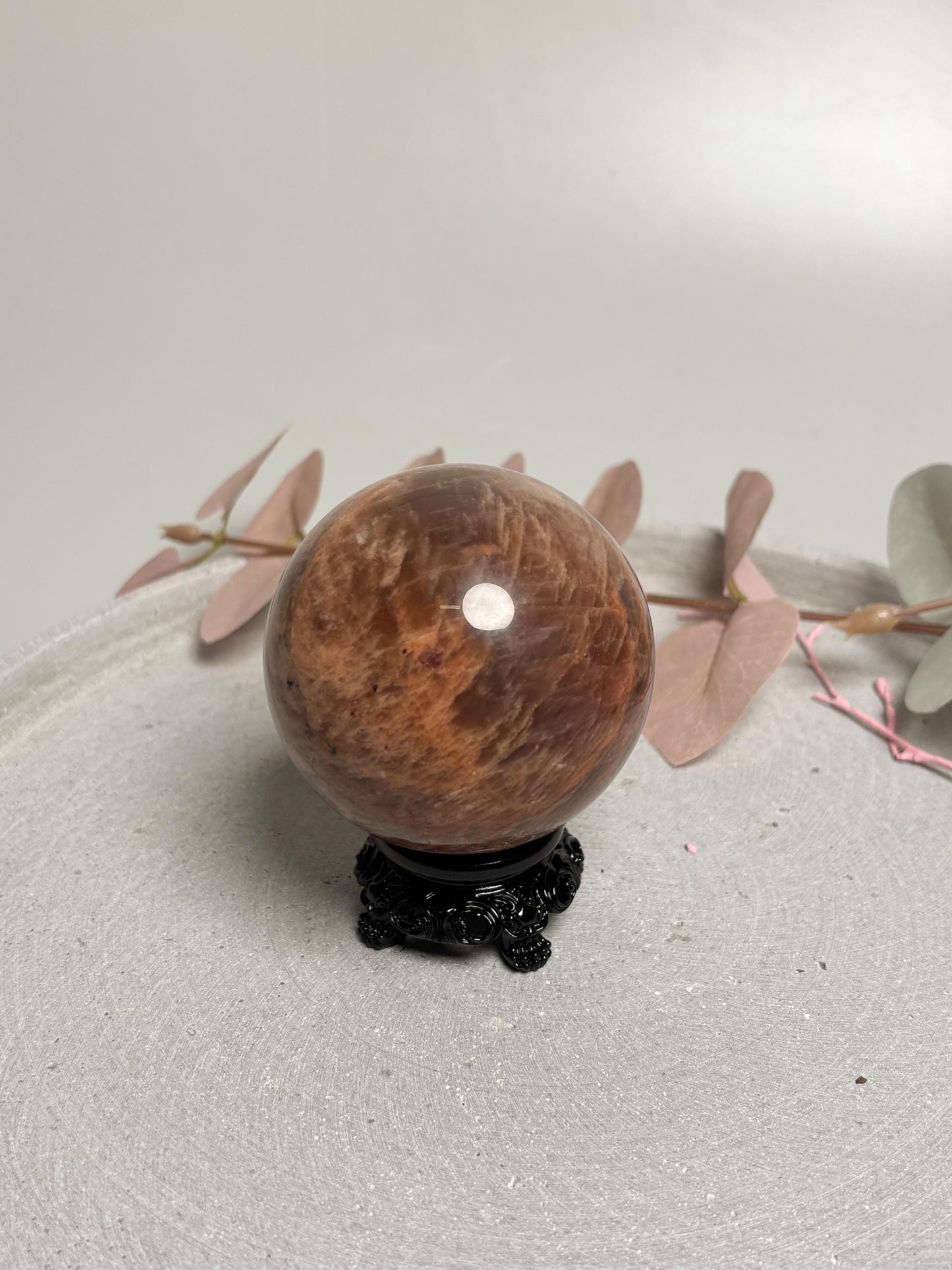 Schwarzer Mondstein Kugel 6,3 cm Edelsteinkugel mit intensivem Schimmer Spirituelle Dekoration & Meditation Kristallkugel kaufen