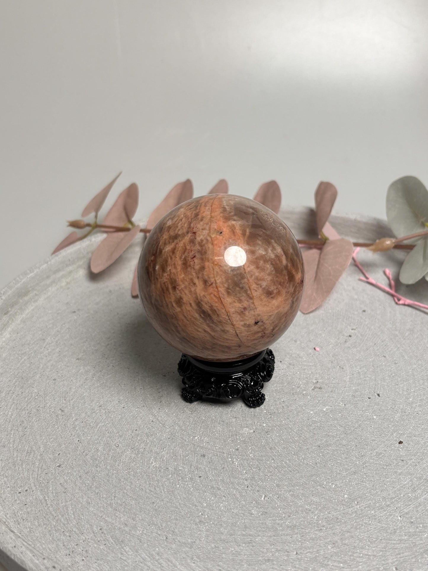 Schwarzer Mondstein Kugel 6,3 cm Edelsteinkugel mit intensivem Schimmer Spirituelle Dekoration & Meditation Kristallkugel kaufen