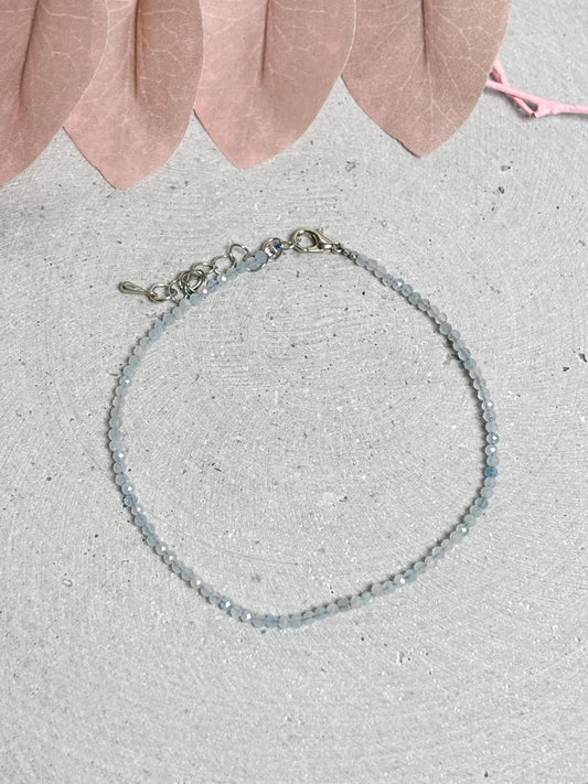 Zartes Aquamarin Fußkettchen/Armband  Edelstein Schmuck für Harmonie & Eleganz | Handgefertigt , natürlich