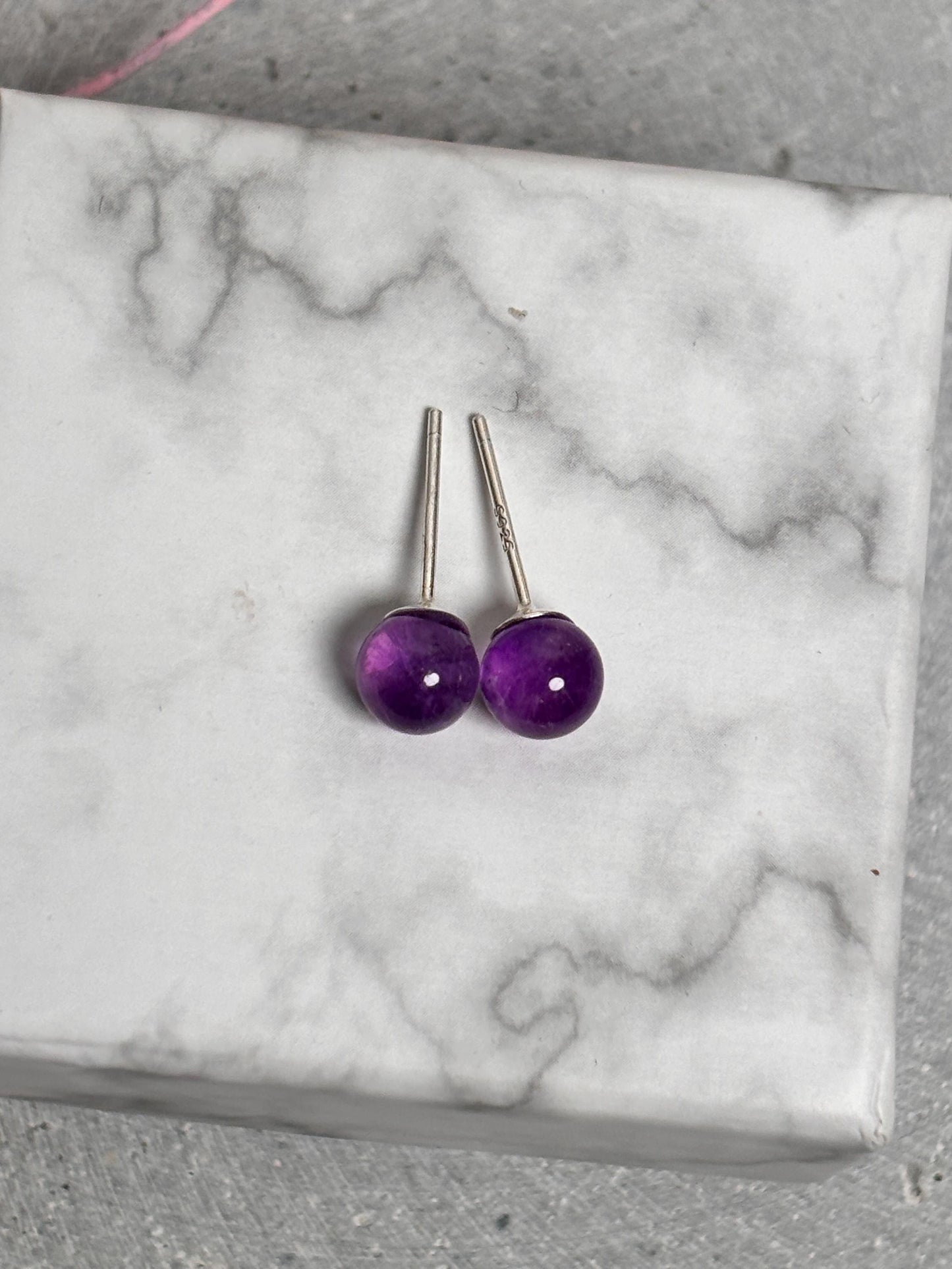 Amethyst Ohrstecker 925 Silber Edelsteinschmuck für Damen, lila Heilstein Ohrringe, zeitlose Ohrstecker