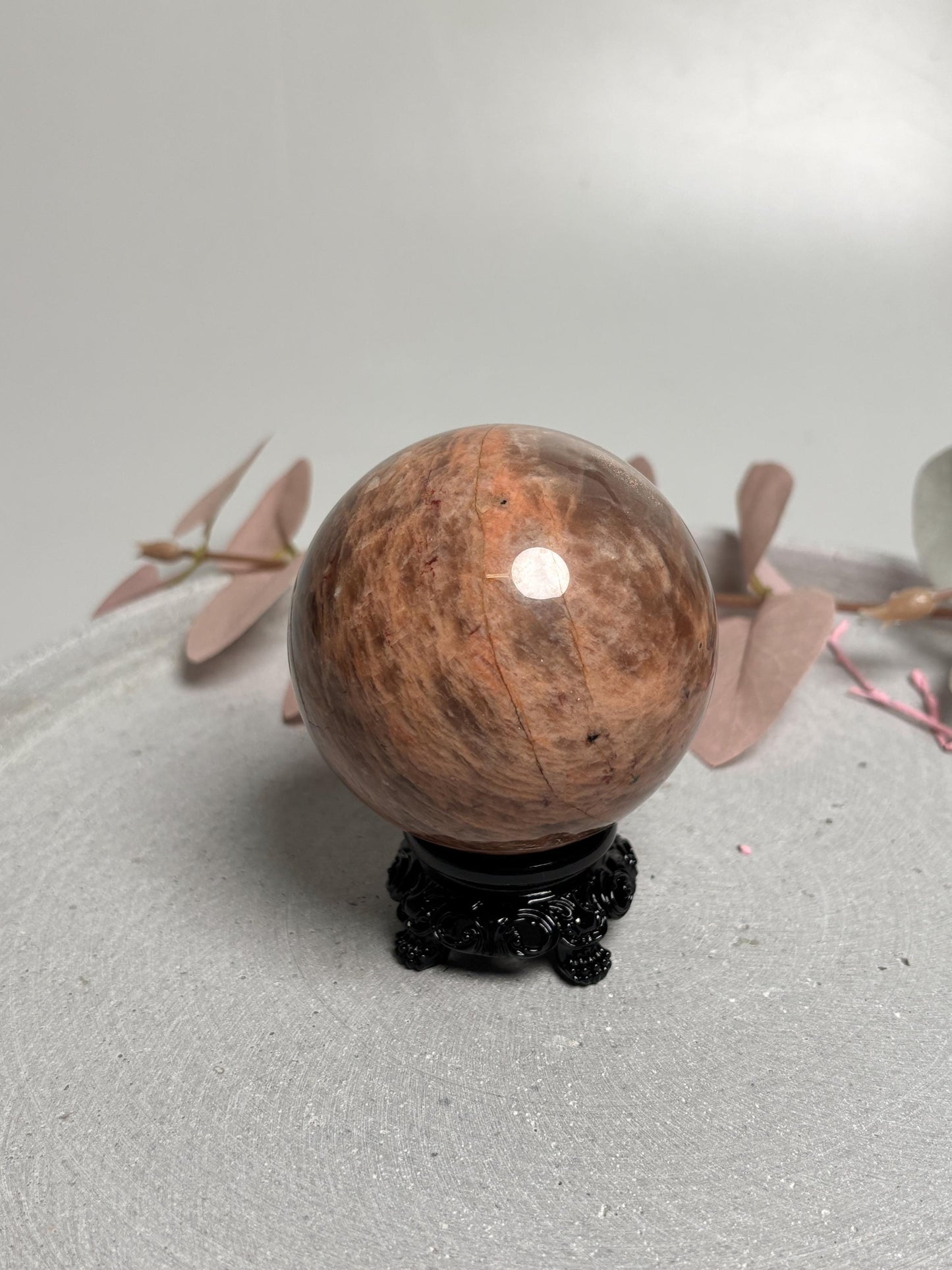 Schwarzer Mondstein Kugel 6,3 cm Edelsteinkugel mit intensivem Schimmer Spirituelle Dekoration & Meditation Kristallkugel kaufen