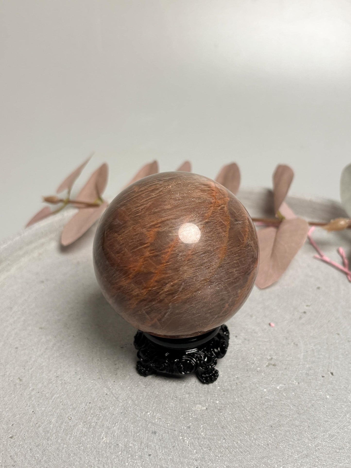 Schwarzer Mondstein Kugel 6,3 cm Edelsteinkugel mit intensivem Schimmer Spirituelle Dekoration & Meditation Kristallkugel kaufen